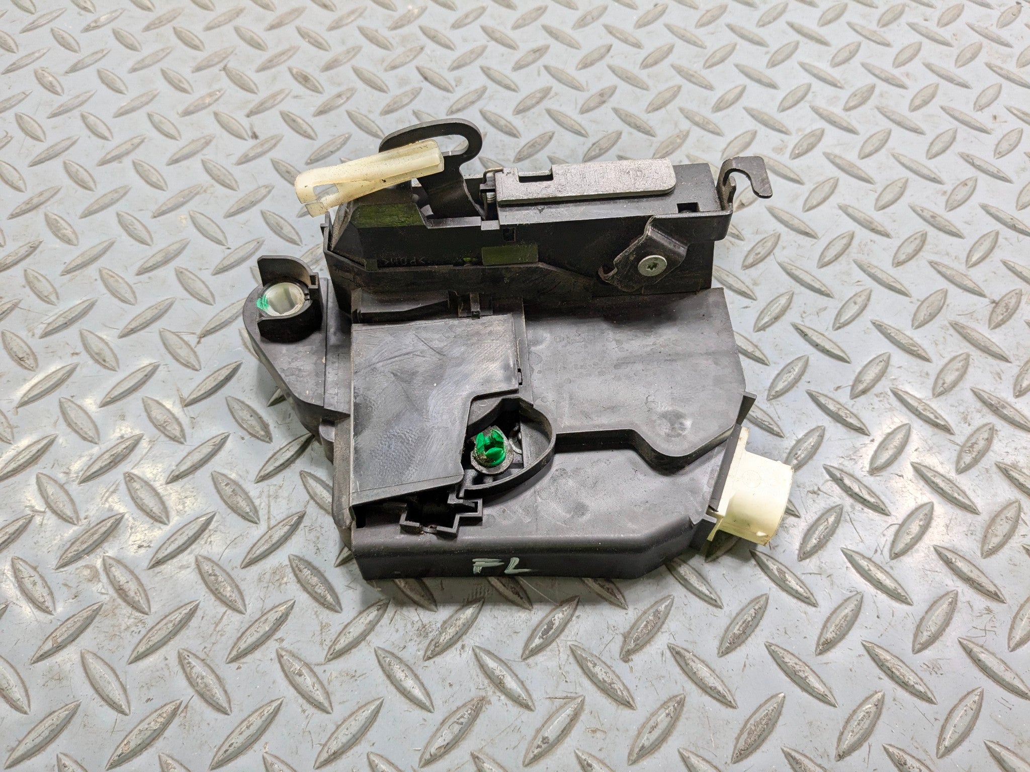 2011 - 2014 MINI COOPER CLUBMAN OEM DOOR LATCH ACTUATOR FRONT LEFT DRIVER SIDE