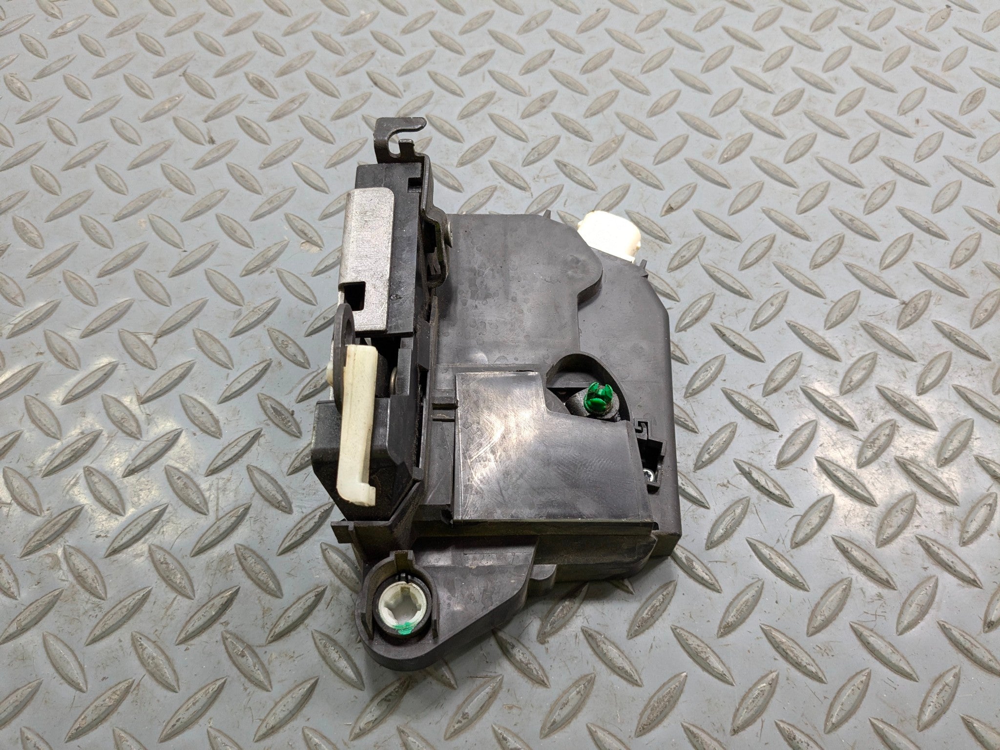 2011 - 2014 MINI COOPER CLUBMAN OEM DOOR LATCH ACTUATOR FRONT LEFT DRIVER SIDE
