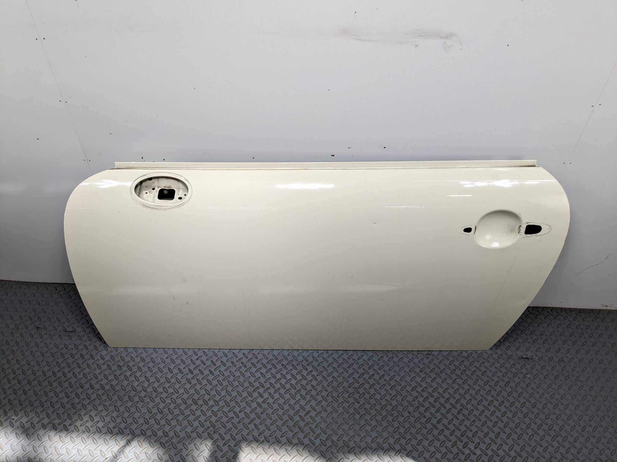 11 - 14 MINI COOPER CLUBMAN OEM DOOR SHELL PANEL PEPPER WHITE FRONT LEFT SIDE