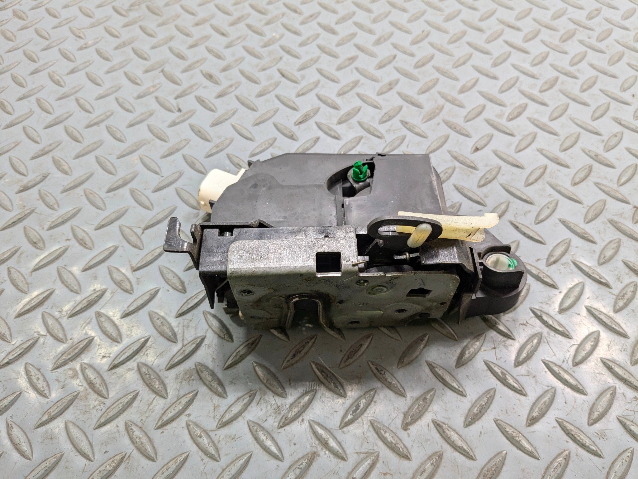2011 - 2014 MINI COOPER CLUBMAN OEM DOOR LATCH ACTUATOR FRONT LEFT DRIVER SIDE