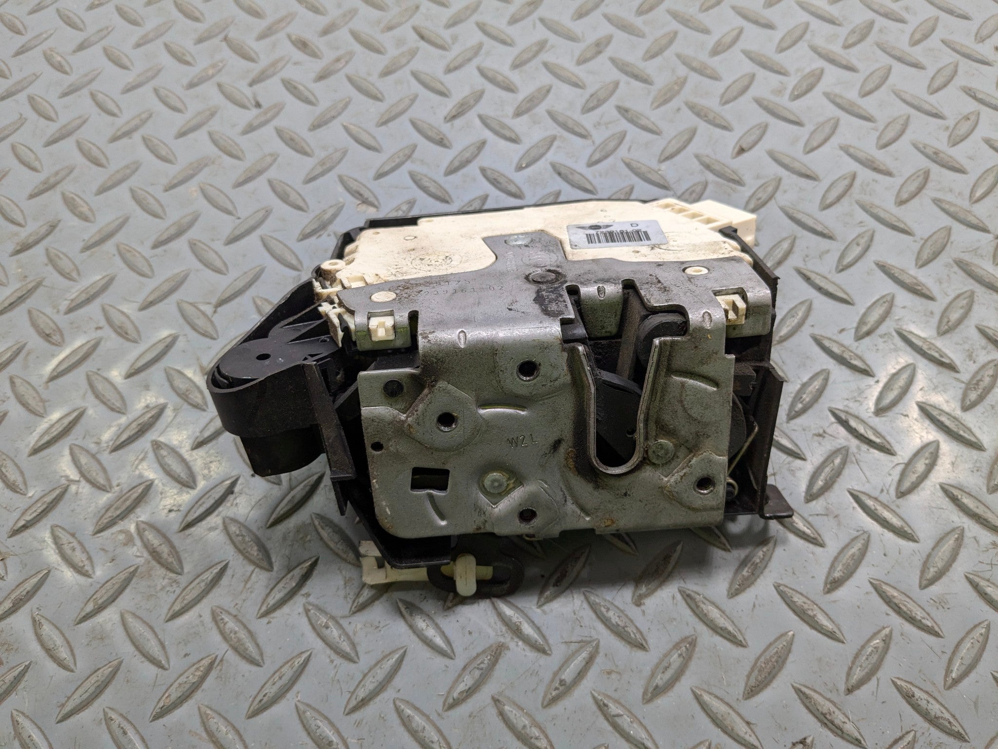 2011 - 2014 MINI COOPER CLUBMAN OEM DOOR LATCH ACTUATOR FRONT LEFT DRIVER SIDE