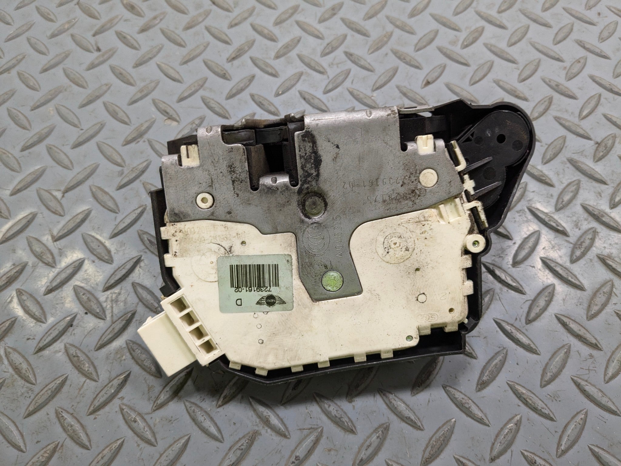 2011 - 2014 MINI COOPER CLUBMAN OEM DOOR LATCH ACTUATOR FRONT LEFT DRIVER SIDE