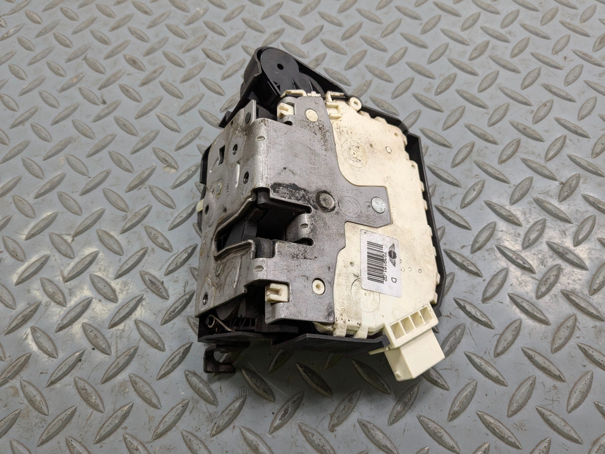 2011 - 2014 MINI COOPER CLUBMAN OEM DOOR LATCH ACTUATOR FRONT LEFT DRIVER SIDE