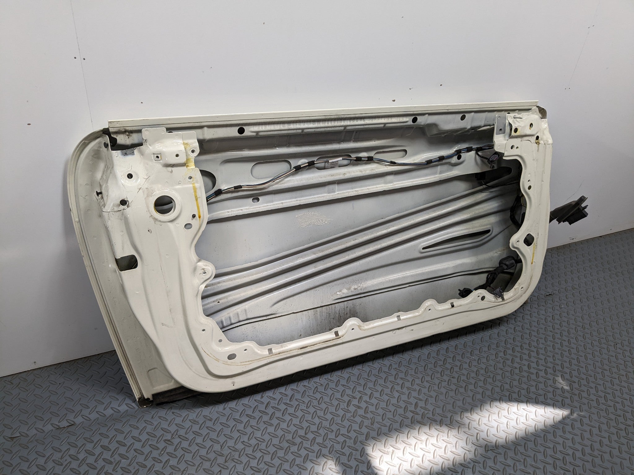 11 - 14 MINI COOPER CLUBMAN OEM DOOR SHELL PANEL PEPPER WHITE FRONT LEFT SIDE