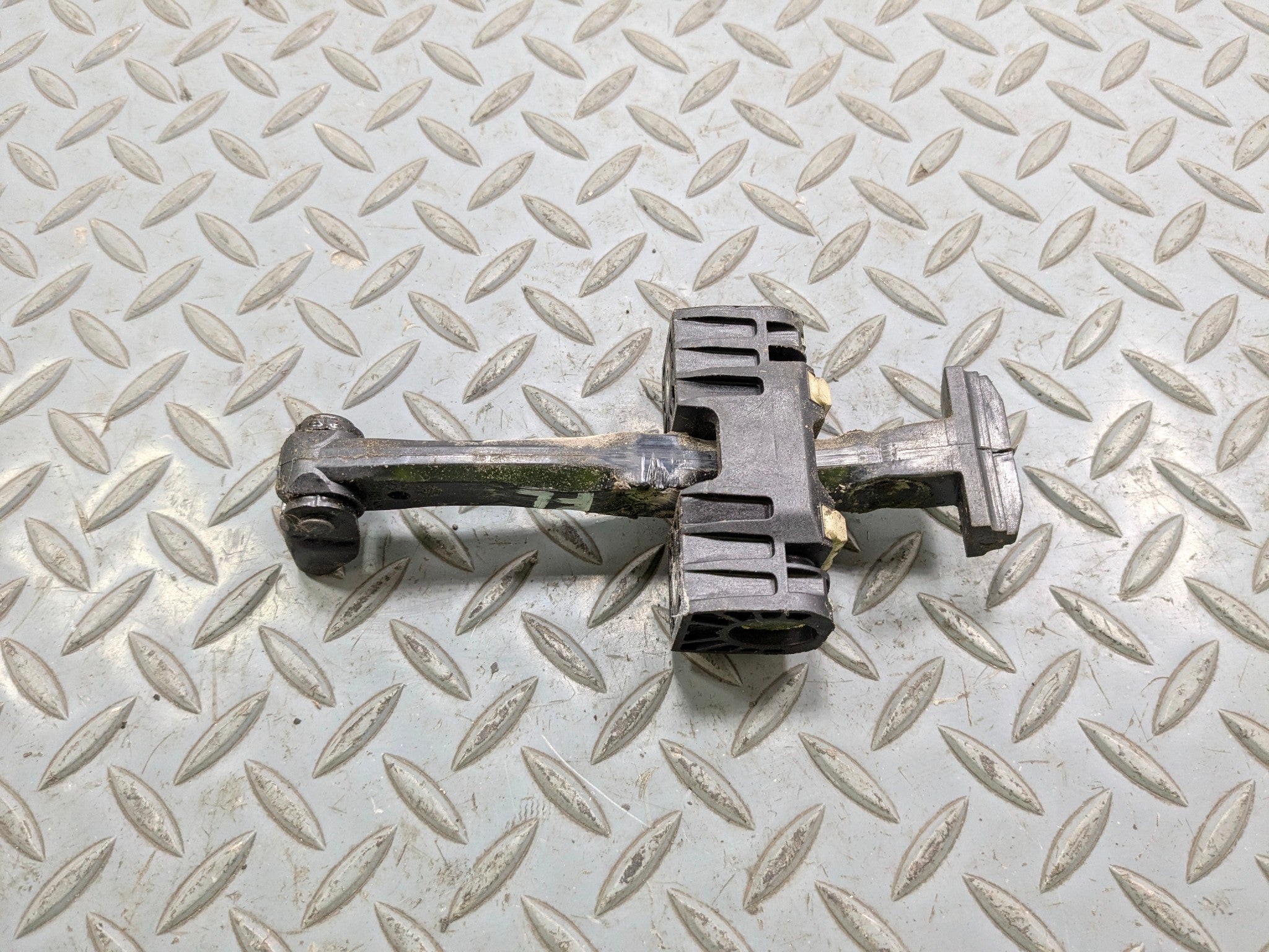 2011 - 2014 MINI COOPER CLUBMAN OEM DOOR CHECK STRAP STOPPER FRONT LEFT SIDE