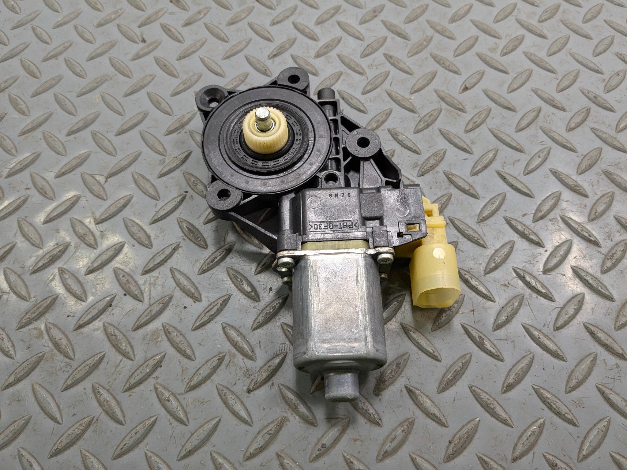 2011 - 2014 MINI COOPER CLUBMAN OEM POWER WINDOW MOTOR ASSEMBLY FRONT RIGHT SIDE
