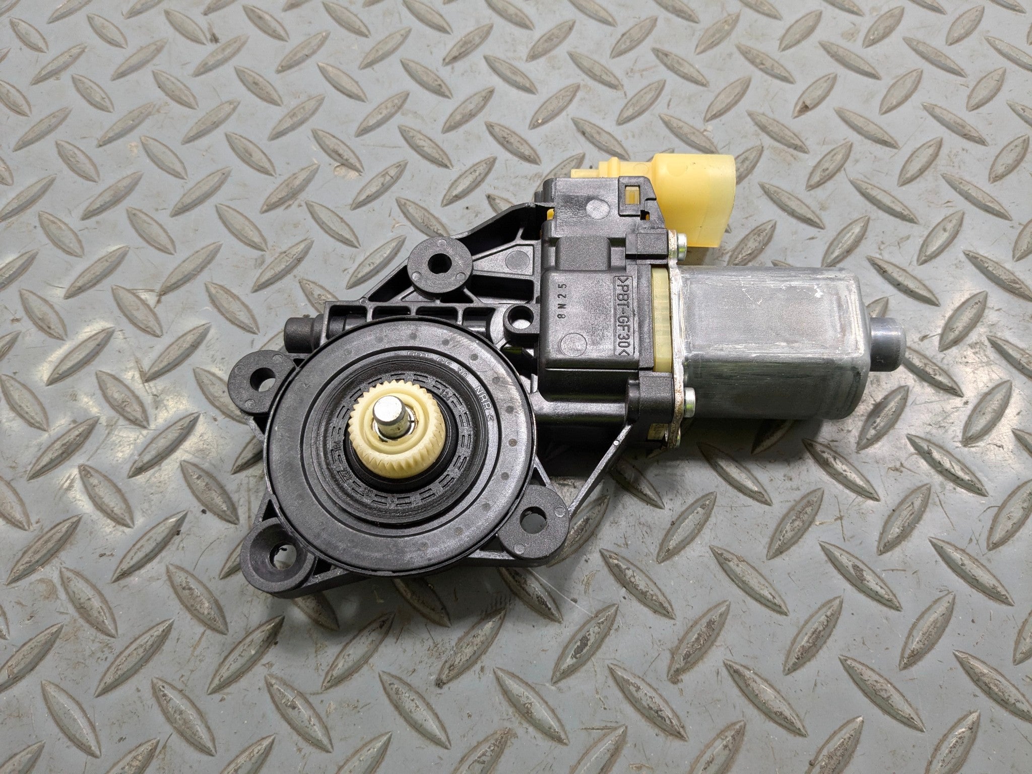 2011 - 2014 MINI COOPER CLUBMAN OEM POWER WINDOW MOTOR ASSEMBLY FRONT RIGHT SIDE