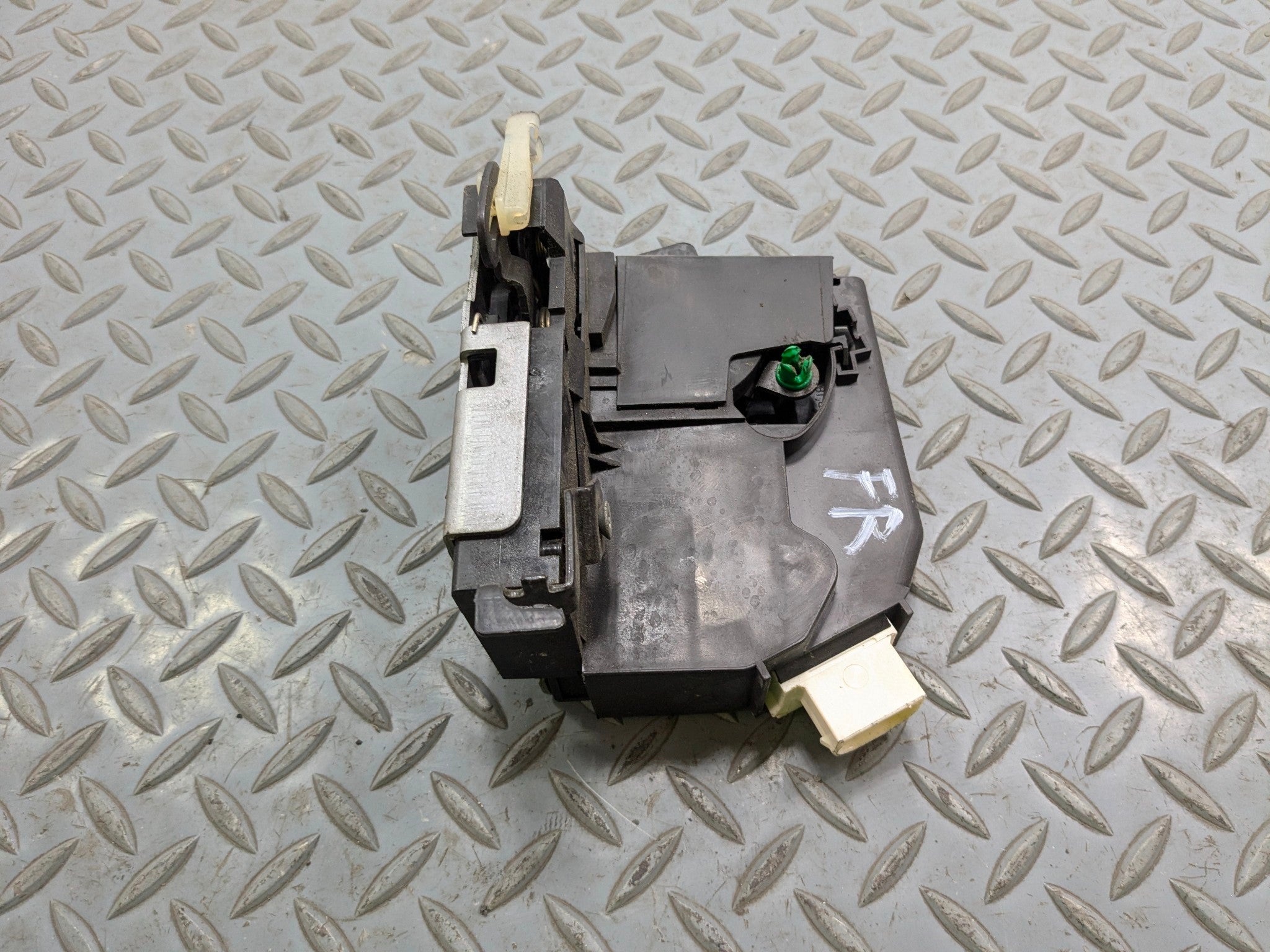 11 - 14 MINI COOPER CLUBMAN OEM DOOR LATCH ACTUATOR FRONT RIGHT PASSENGER SIDE