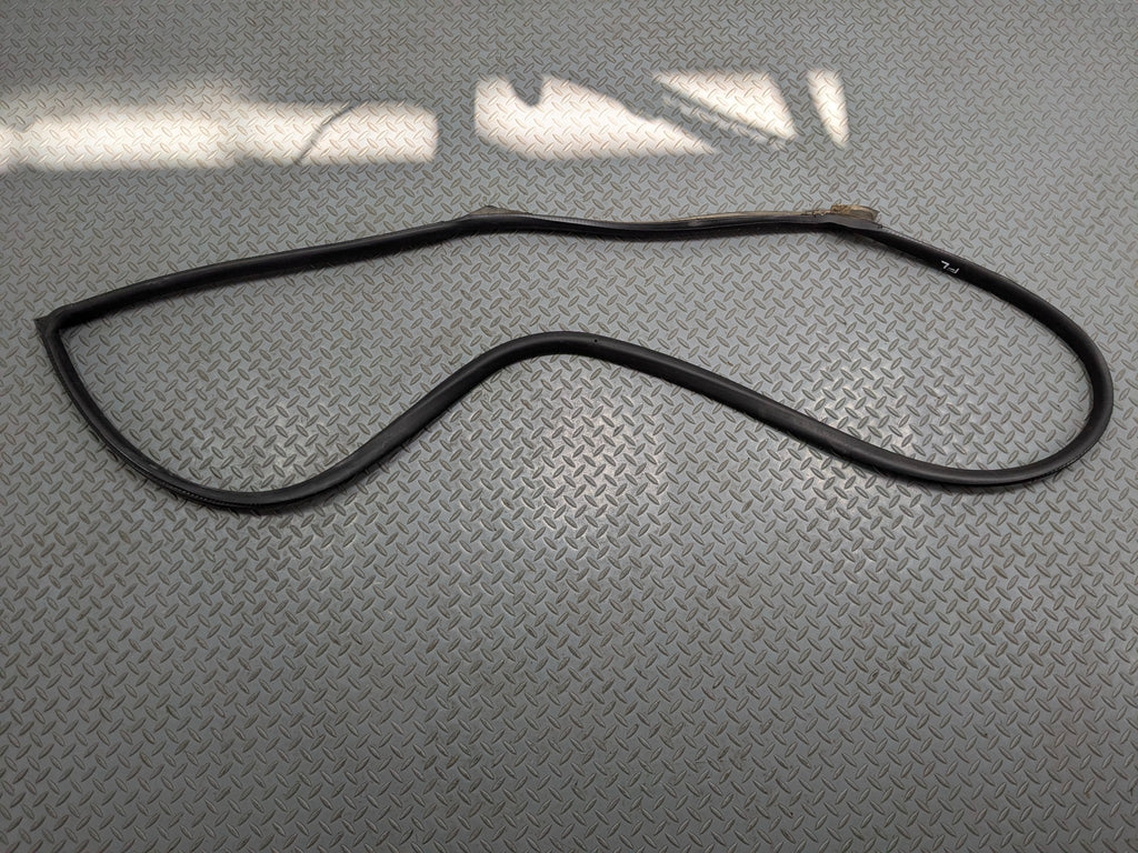 2011 - 2014 MINI COOPER CLUBMAN OEM DOOR SEAL WEATHER STRIPPING FRONT LEFT SIDE
