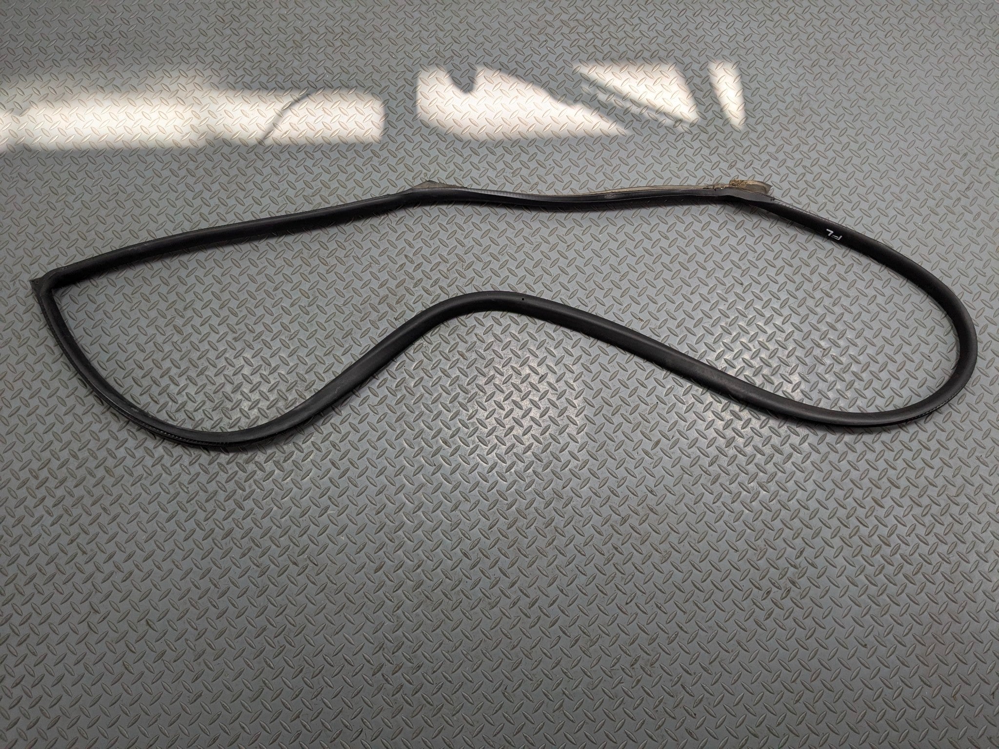 2011 - 2014 MINI COOPER CLUBMAN OEM DOOR SEAL WEATHER STRIPPING FRONT LEFT SIDE