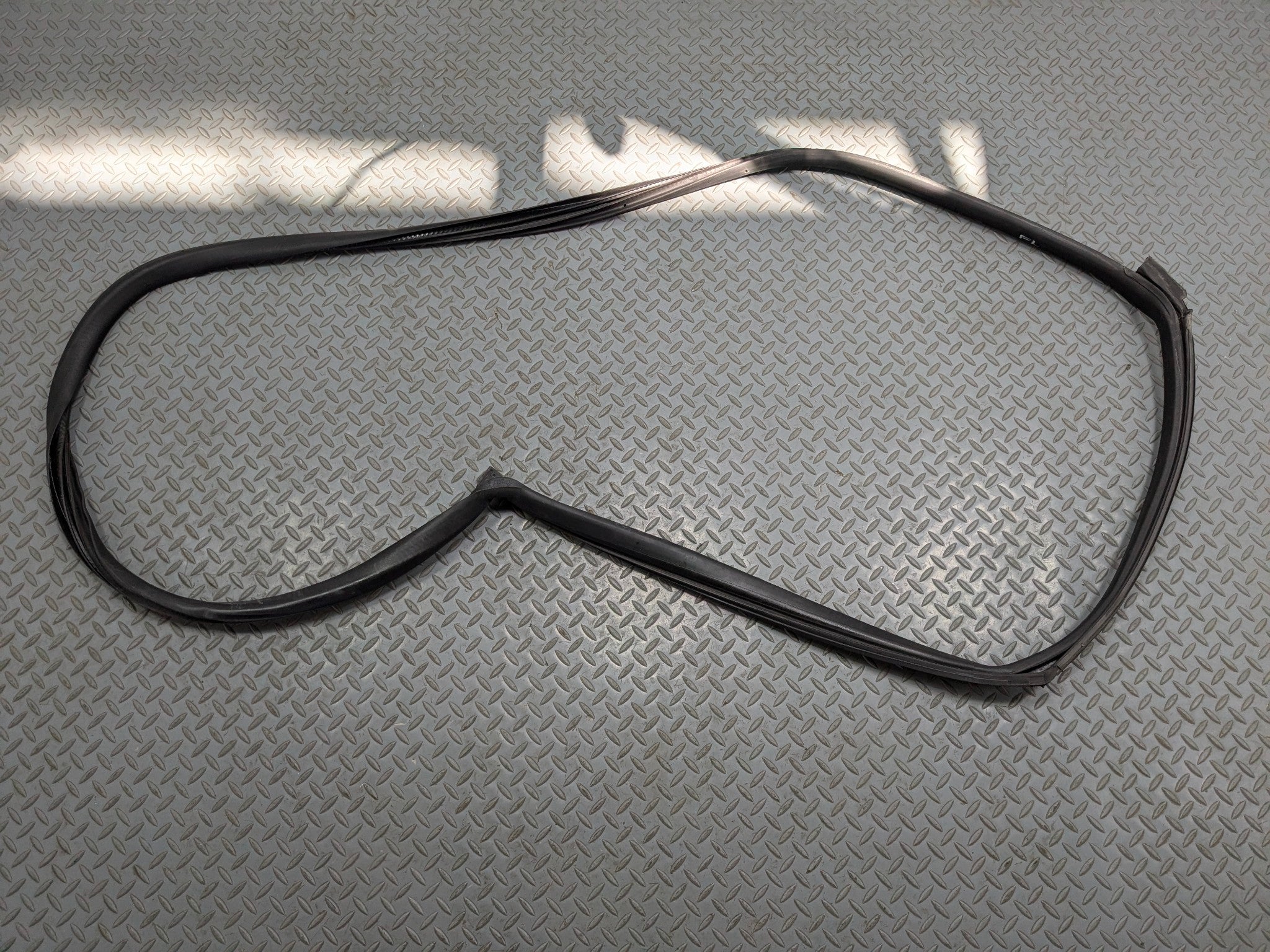 2011 - 2014 MINI COOPER CLUBMAN OEM DOOR SEAL WEATHER STRIPPING FRONT LEFT SIDE