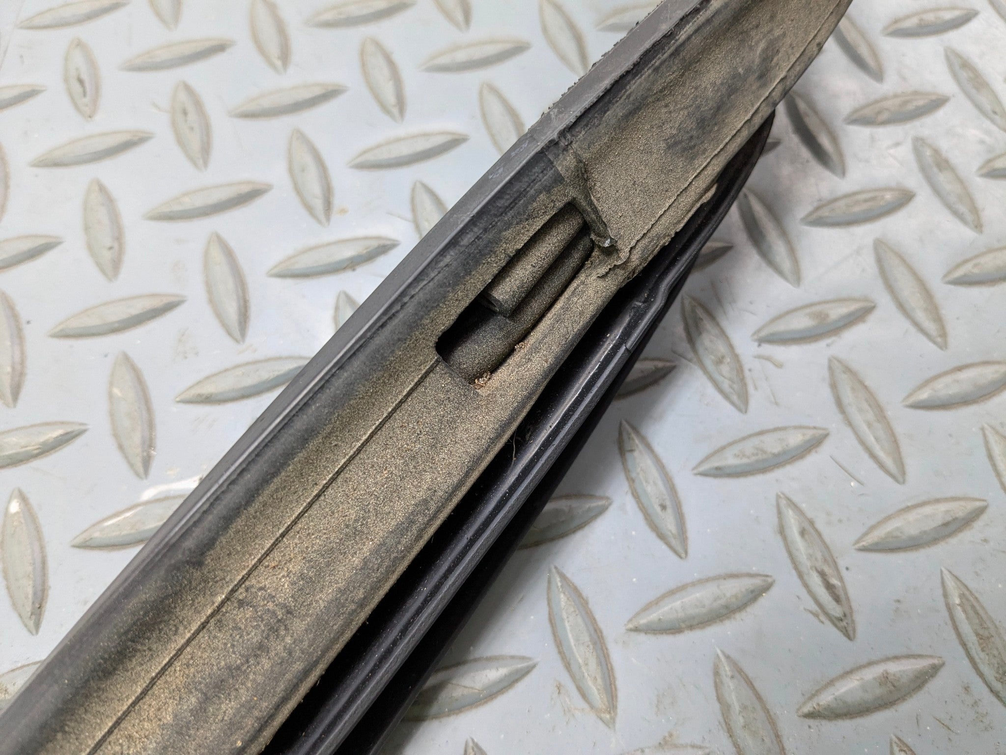 2011 - 2014 MINI COOPER CLUBMAN OEM DOOR SEAL WEATHER STRIPPING FRONT LEFT SIDE
