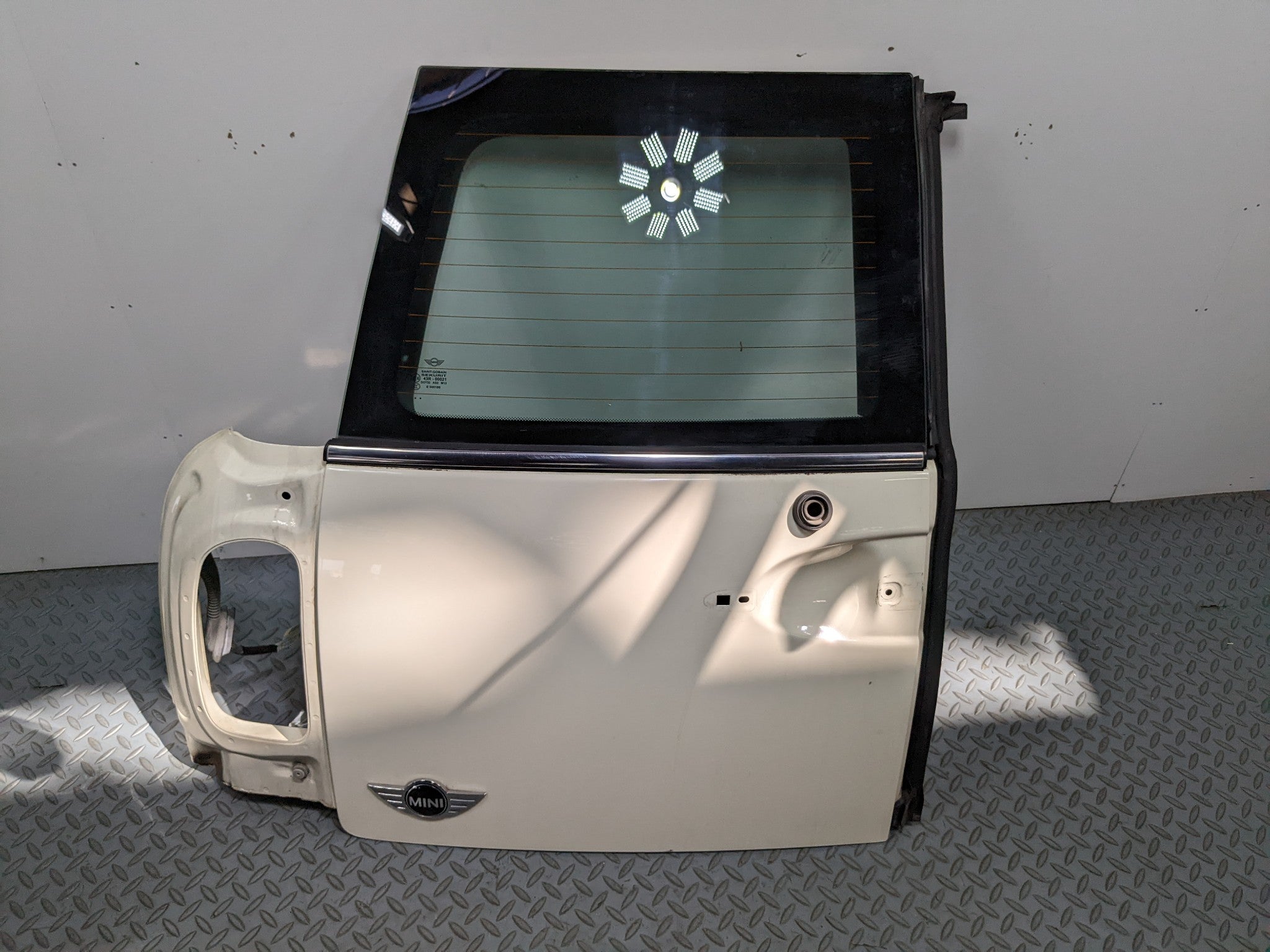 11 - 14 MINI COOPER CLUBMAN OEM TRUNK LID SHELL SPLIT DOOR WITH WINDOW REAR LEFT
