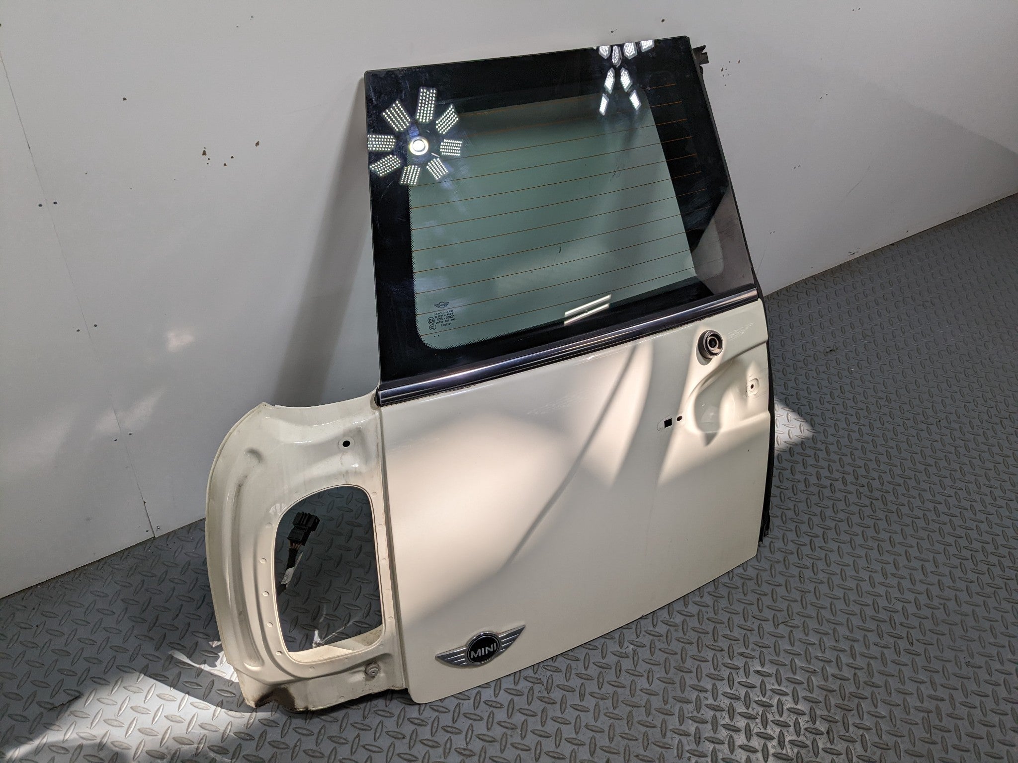 11 - 14 MINI COOPER CLUBMAN OEM TRUNK LID SHELL SPLIT DOOR WITH WINDOW REAR LEFT