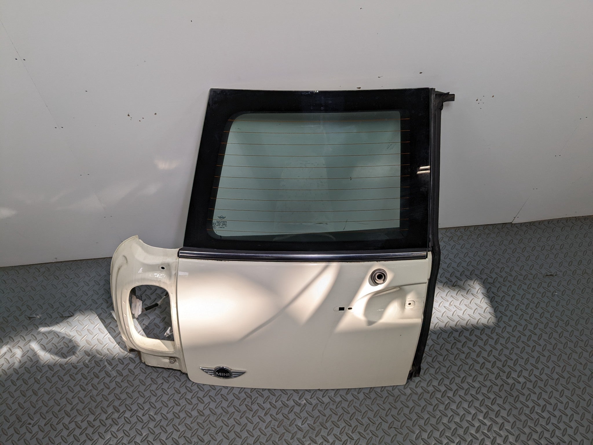 11 - 14 MINI COOPER CLUBMAN OEM TRUNK LID SHELL SPLIT DOOR WITH WINDOW REAR LEFT
