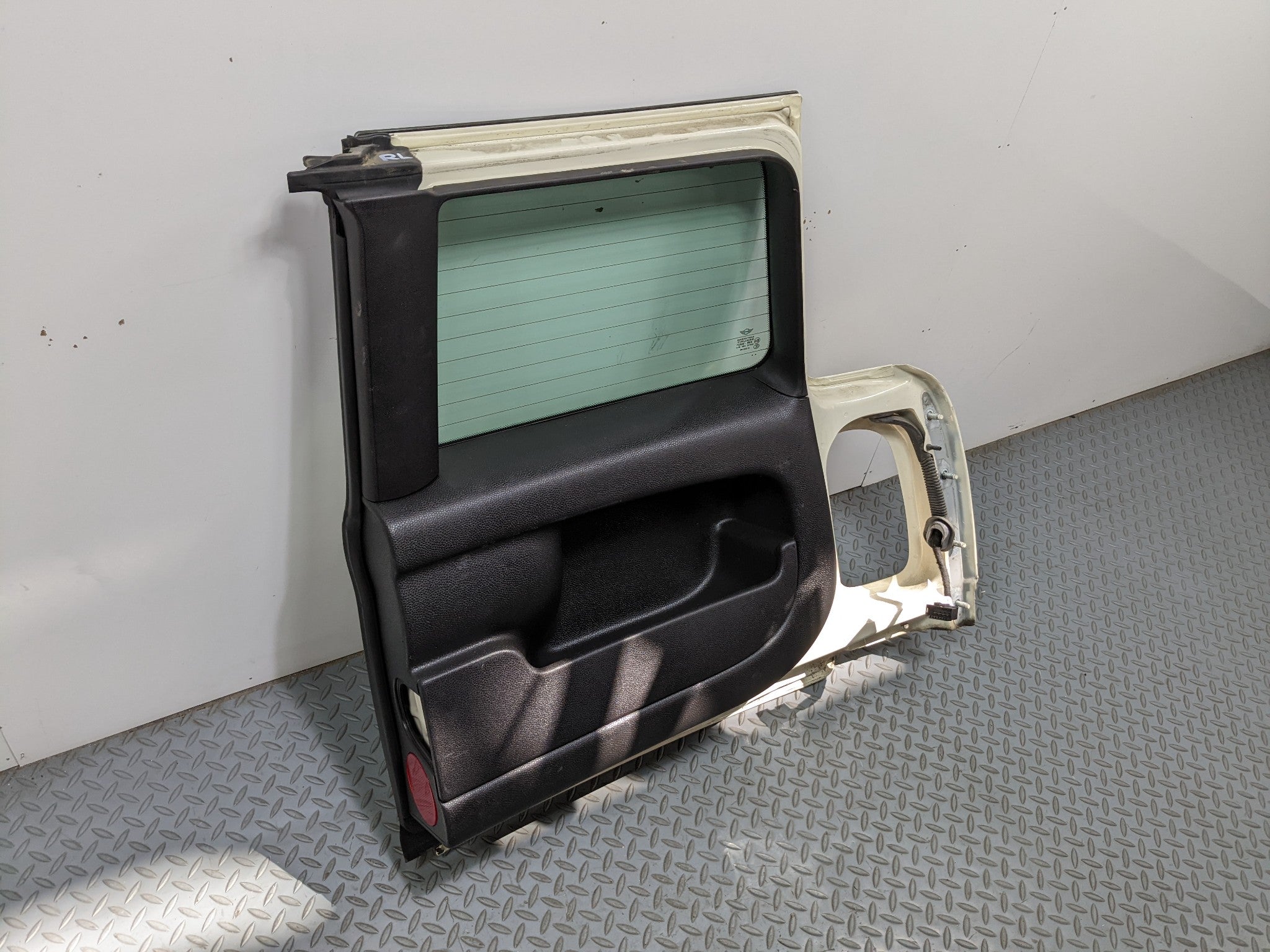 11 - 14 MINI COOPER CLUBMAN OEM TRUNK LID SHELL SPLIT DOOR WITH WINDOW REAR LEFT