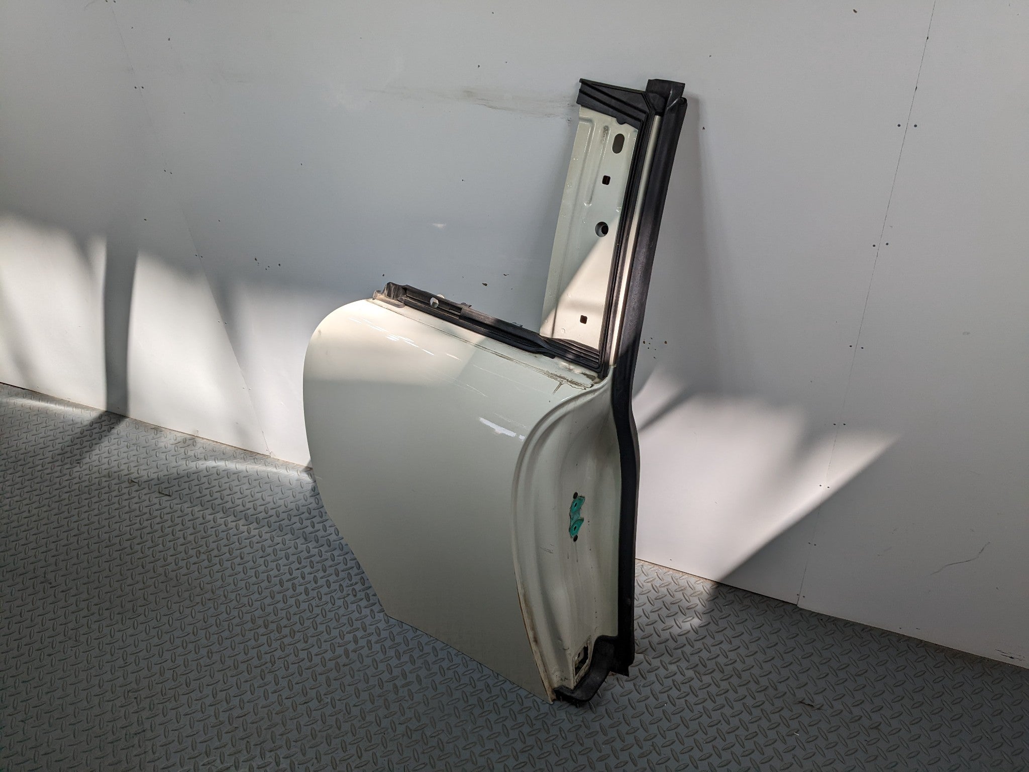 11 - 14 MINI COOPER CLUBMAN OEM DOOR SHELL PANEL PEPPER WHITE REAR RIGHT SIDE