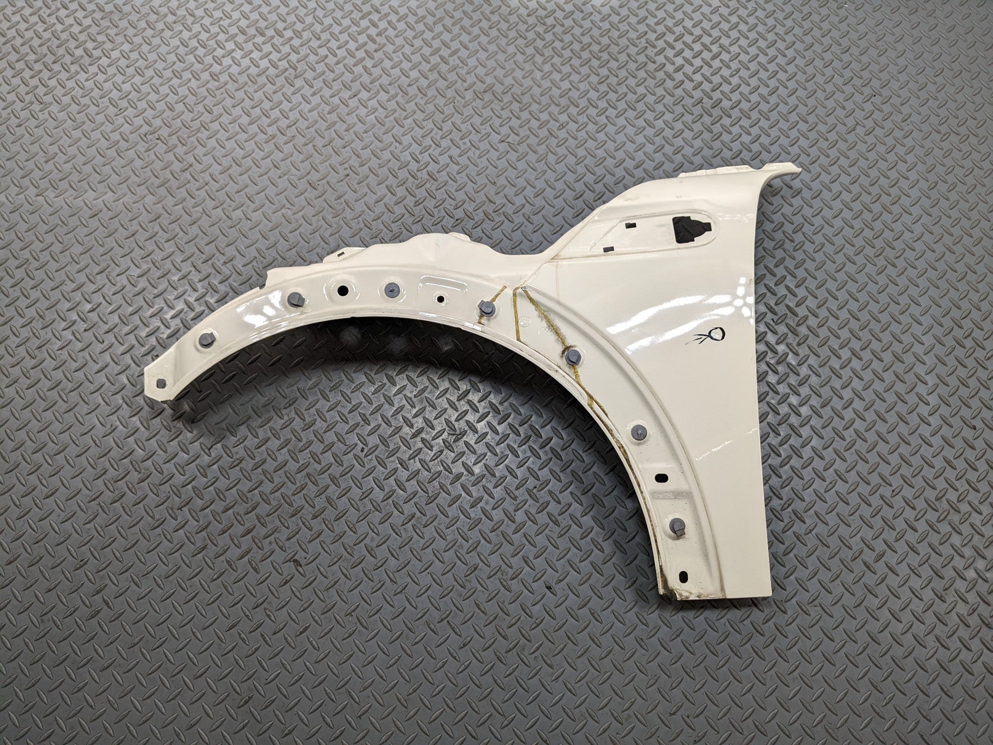 2011 - 2014 MINI COOPER CLUBMAN OEM FENDER COVER PANEL FRONT LEFT DRIVER SIDE