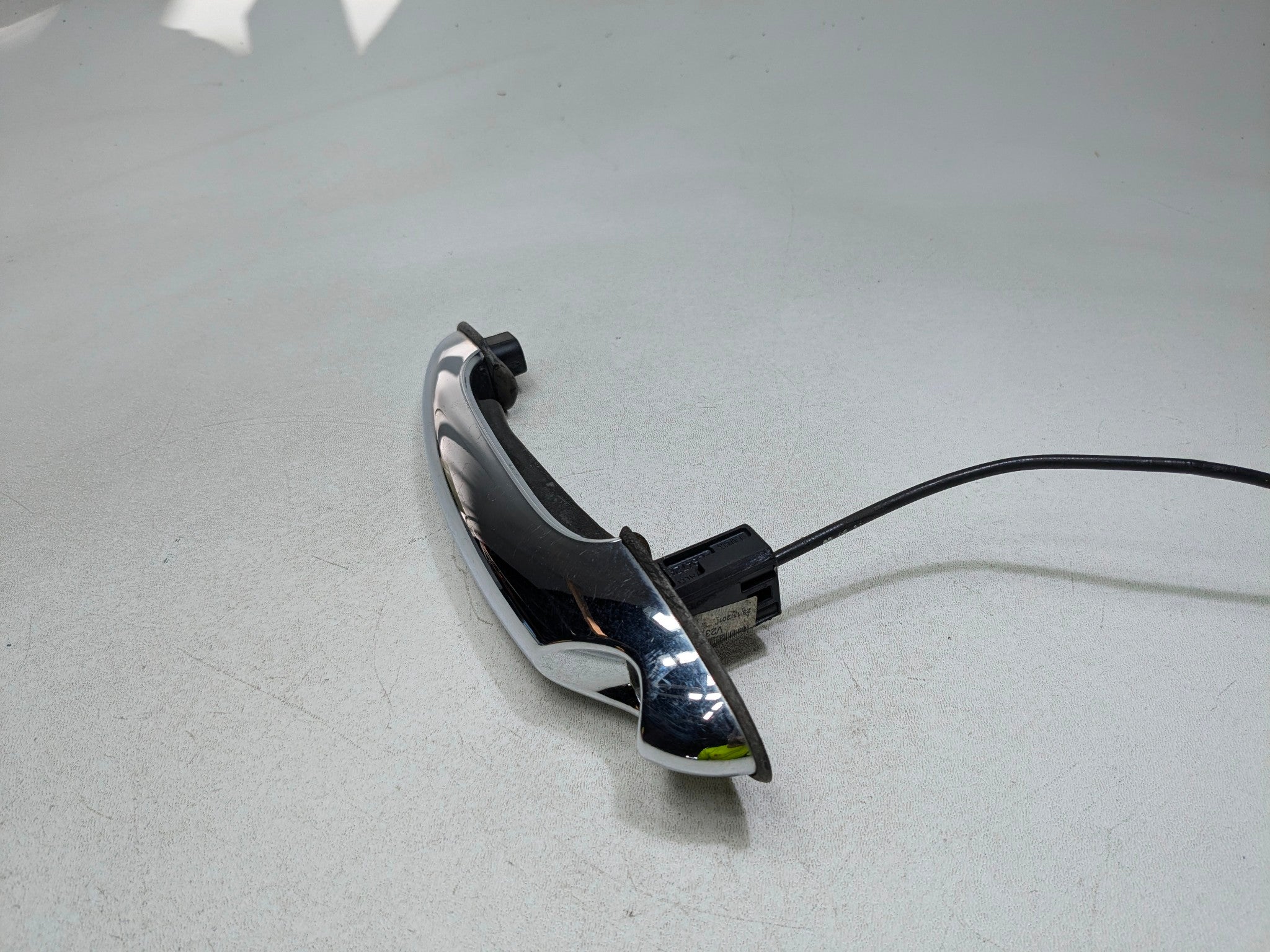 2011 - 2014 MINI COOPER CLUBMAN OEM EXTERIOR DOOR HANDLE FRONT LEFT DRIVER SIDE