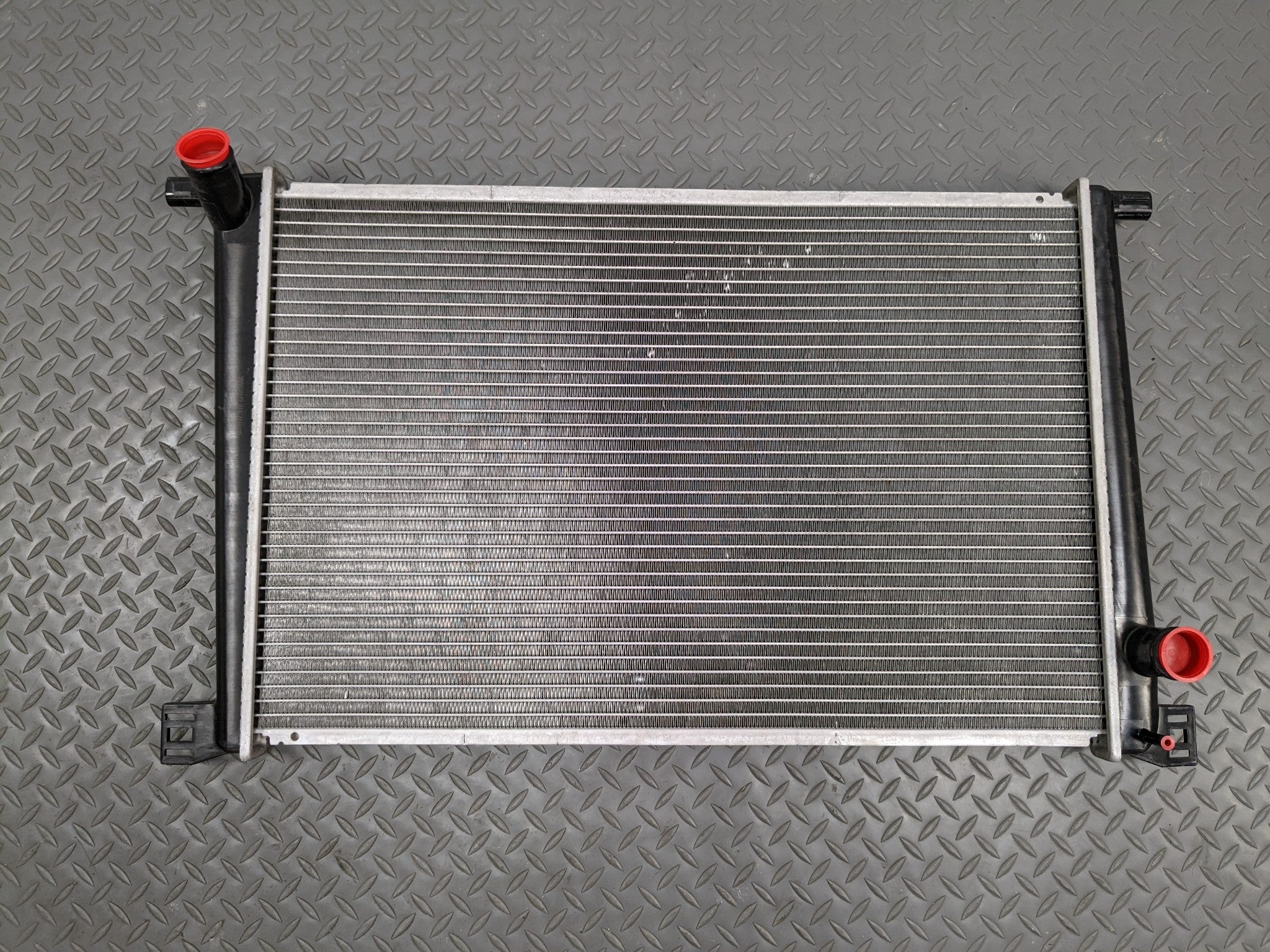2011 - 2014 MINI COOPER CLUBMAN OEM ENGINE COOLING RADIATOR BASE ASSEMBLY
