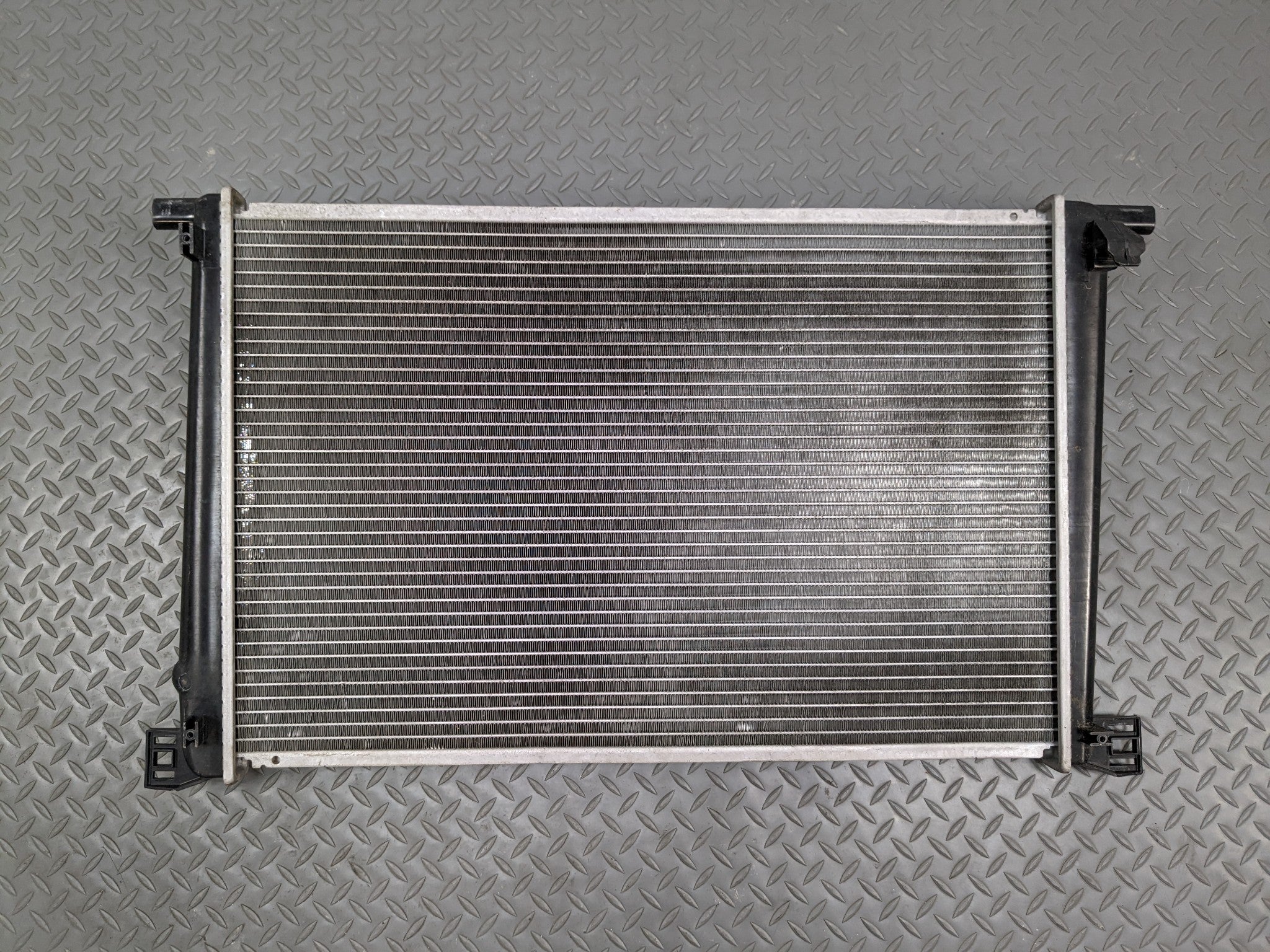 2011 - 2014 MINI COOPER CLUBMAN OEM ENGINE COOLING RADIATOR BASE ASSEMBLY