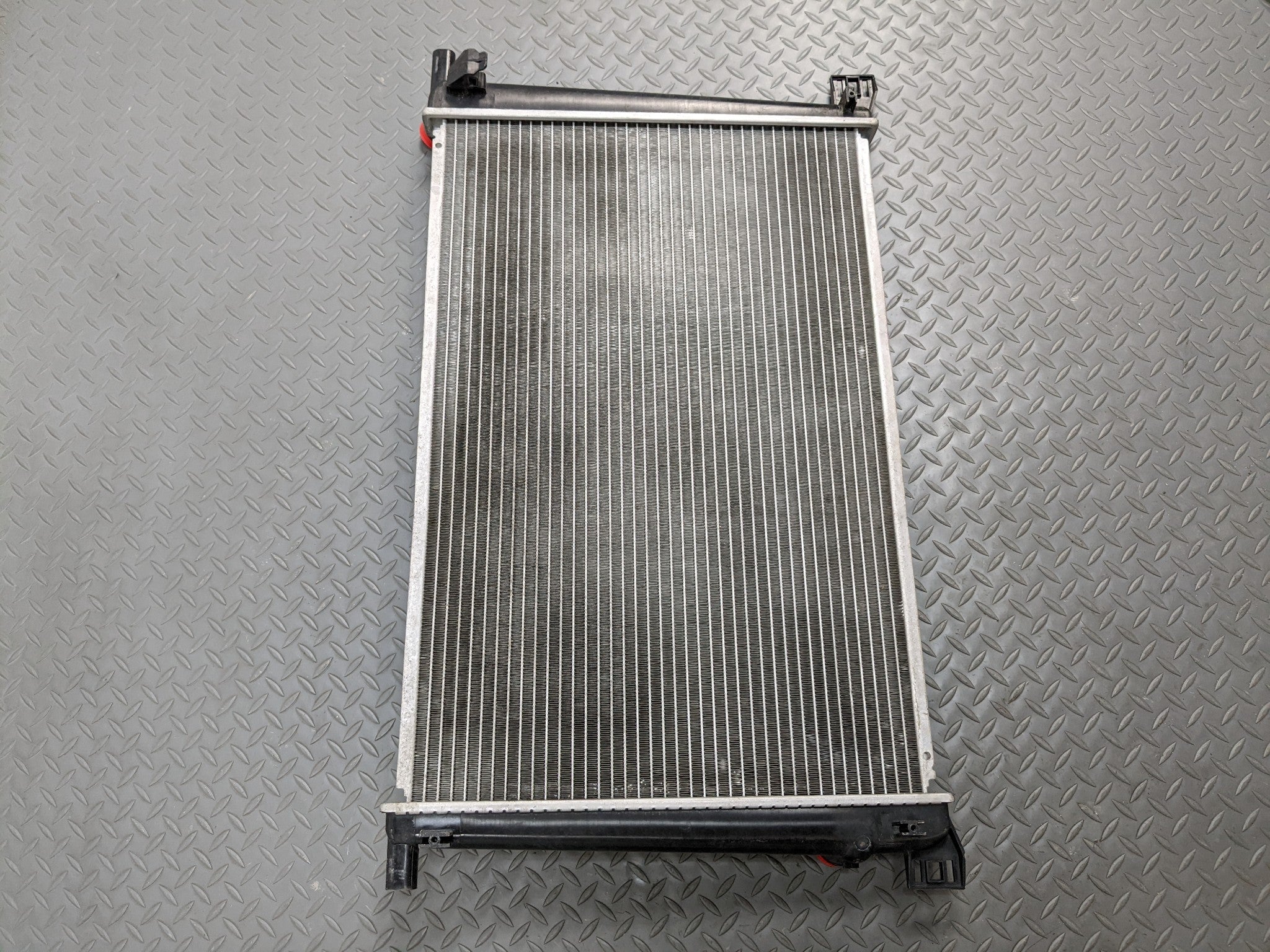 2011 - 2014 MINI COOPER CLUBMAN OEM ENGINE COOLING RADIATOR BASE ASSEMBLY