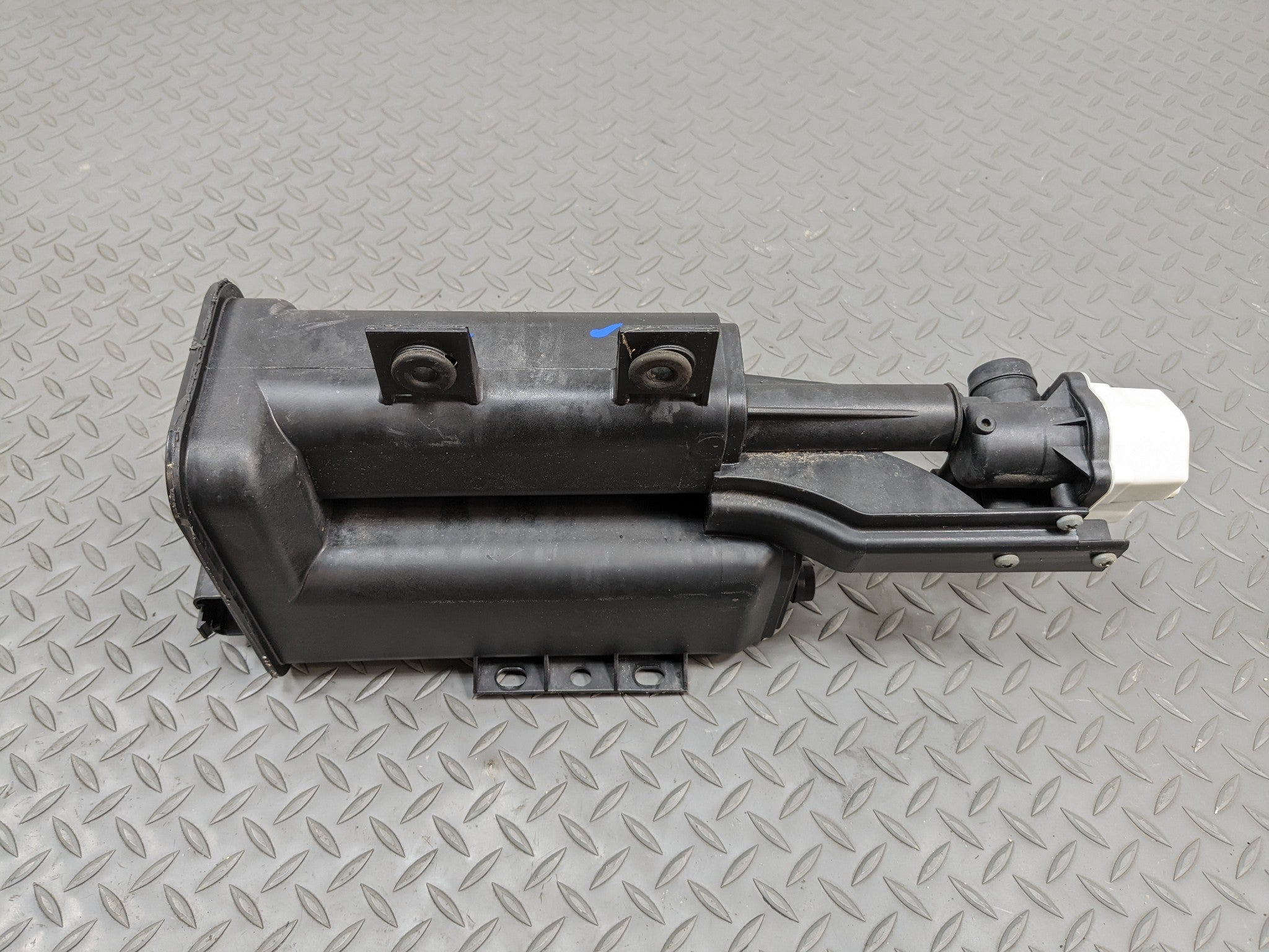 2011 - 2014 MINI COOPER CLUBMAN OEM FUEL VAPOR GAS CHARCOAL EVAPORATOR CANISTER