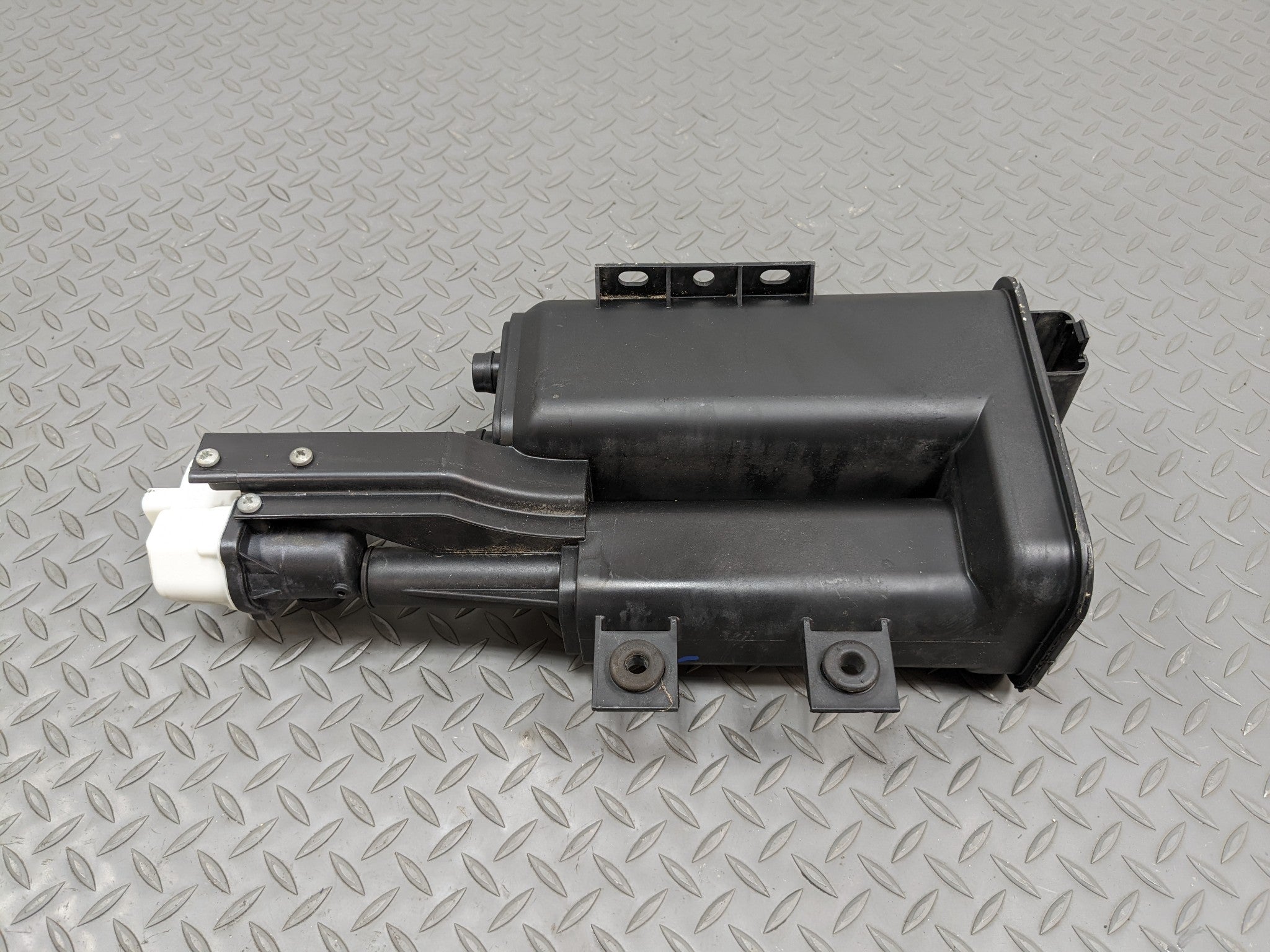 2011 - 2014 MINI COOPER CLUBMAN OEM FUEL VAPOR GAS CHARCOAL EVAPORATOR CANISTER