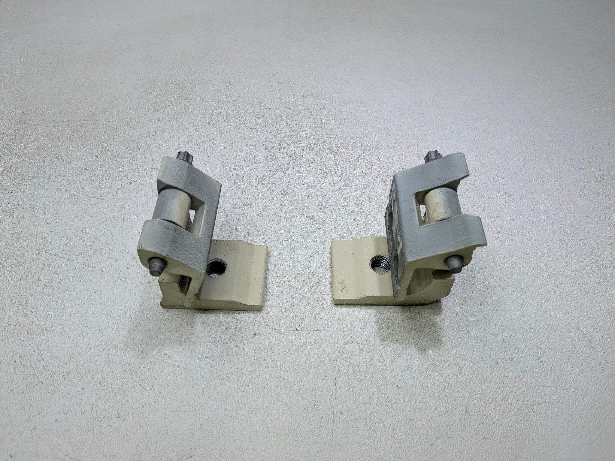 11 - 14 MINI COOPER CLUBMAN OEM DOOR HINGE SET UPPER AND LOWER REAR RIGHT SIDE