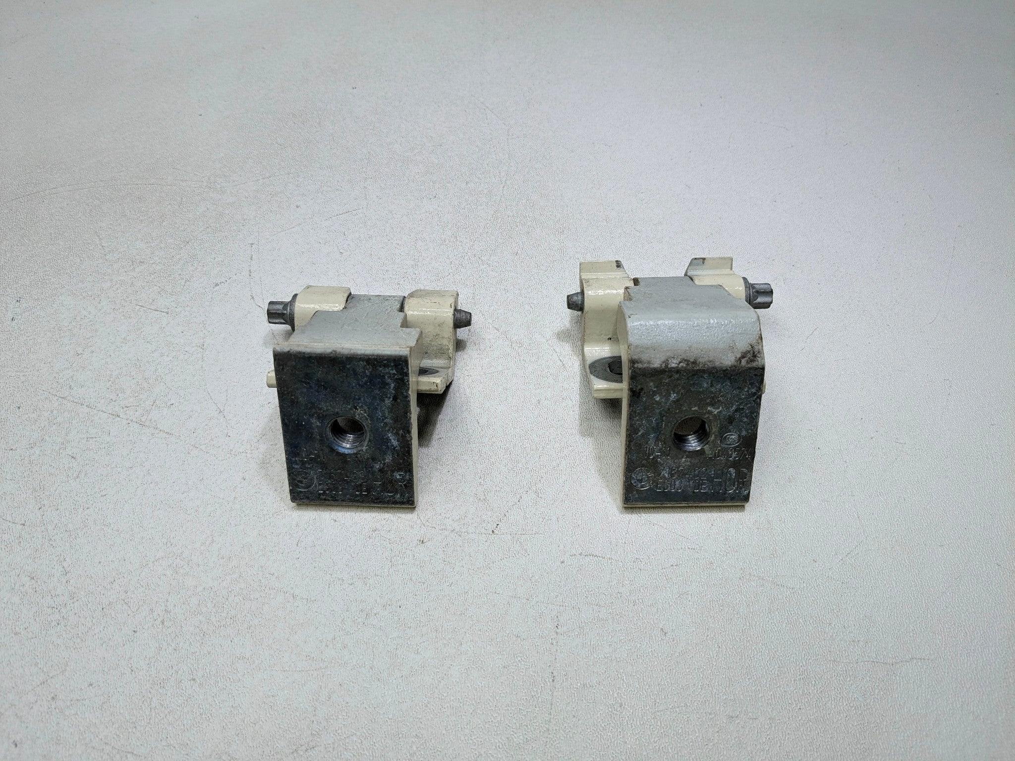 11 - 14 MINI COOPER CLUBMAN OEM DOOR HINGE SET UPPER AND LOWER REAR RIGHT SIDE