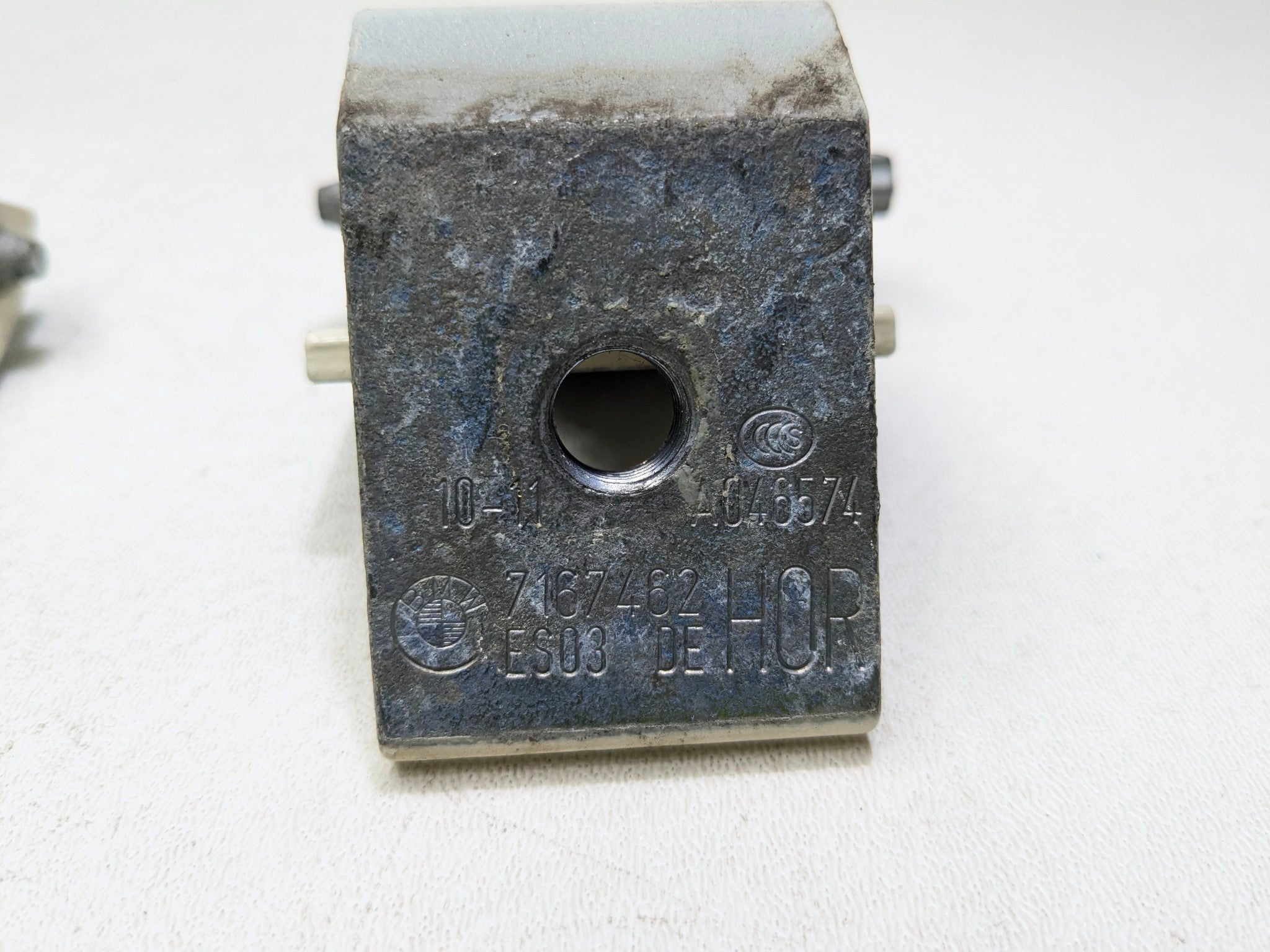 11 - 14 MINI COOPER CLUBMAN OEM DOOR HINGE SET UPPER AND LOWER REAR RIGHT SIDE