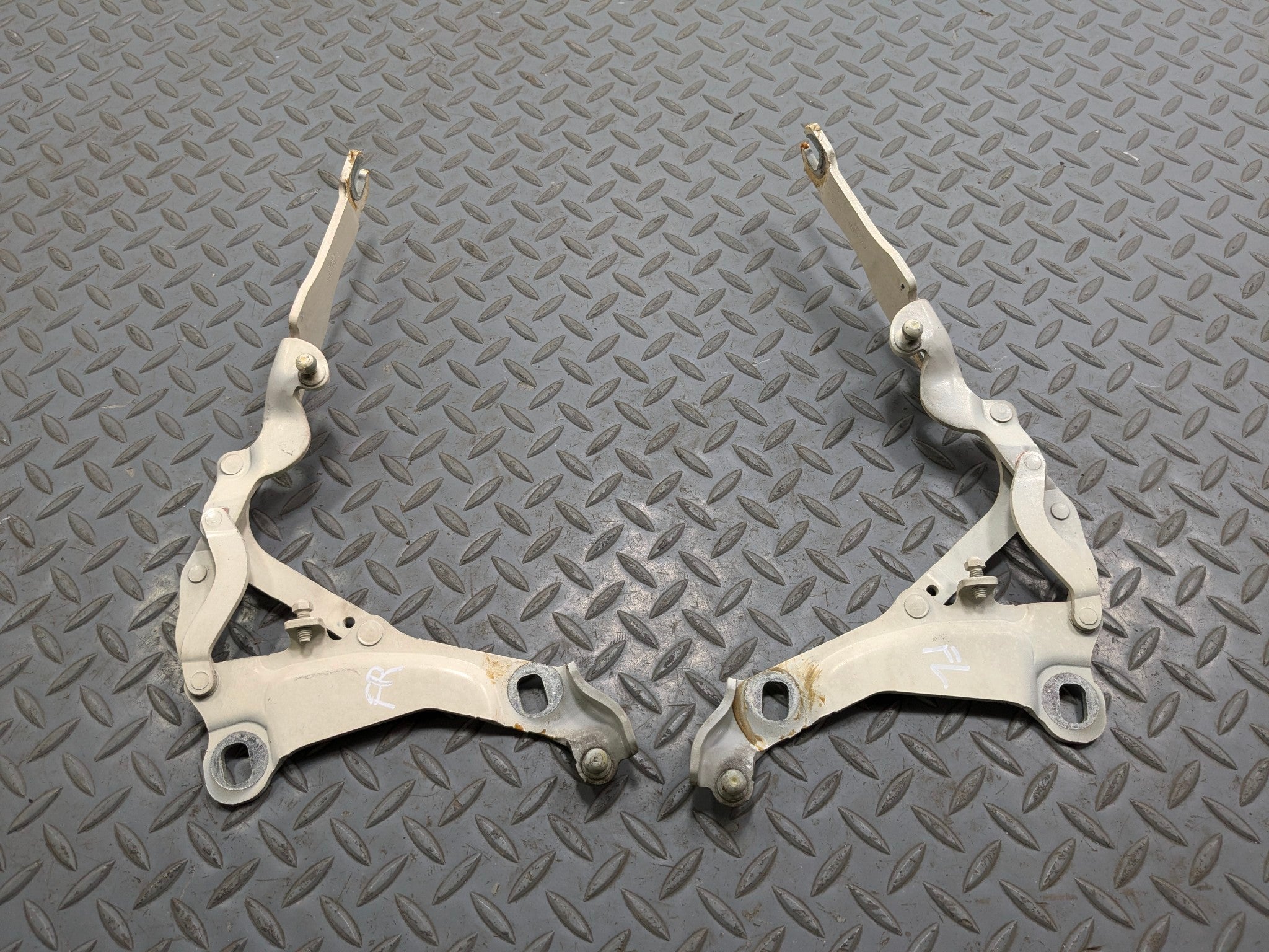 11 - 14 MINI COOPER CLUBMAN OEM HOOD BONNET HINGE SET FRONT LEFT AND RIGHT SIDE