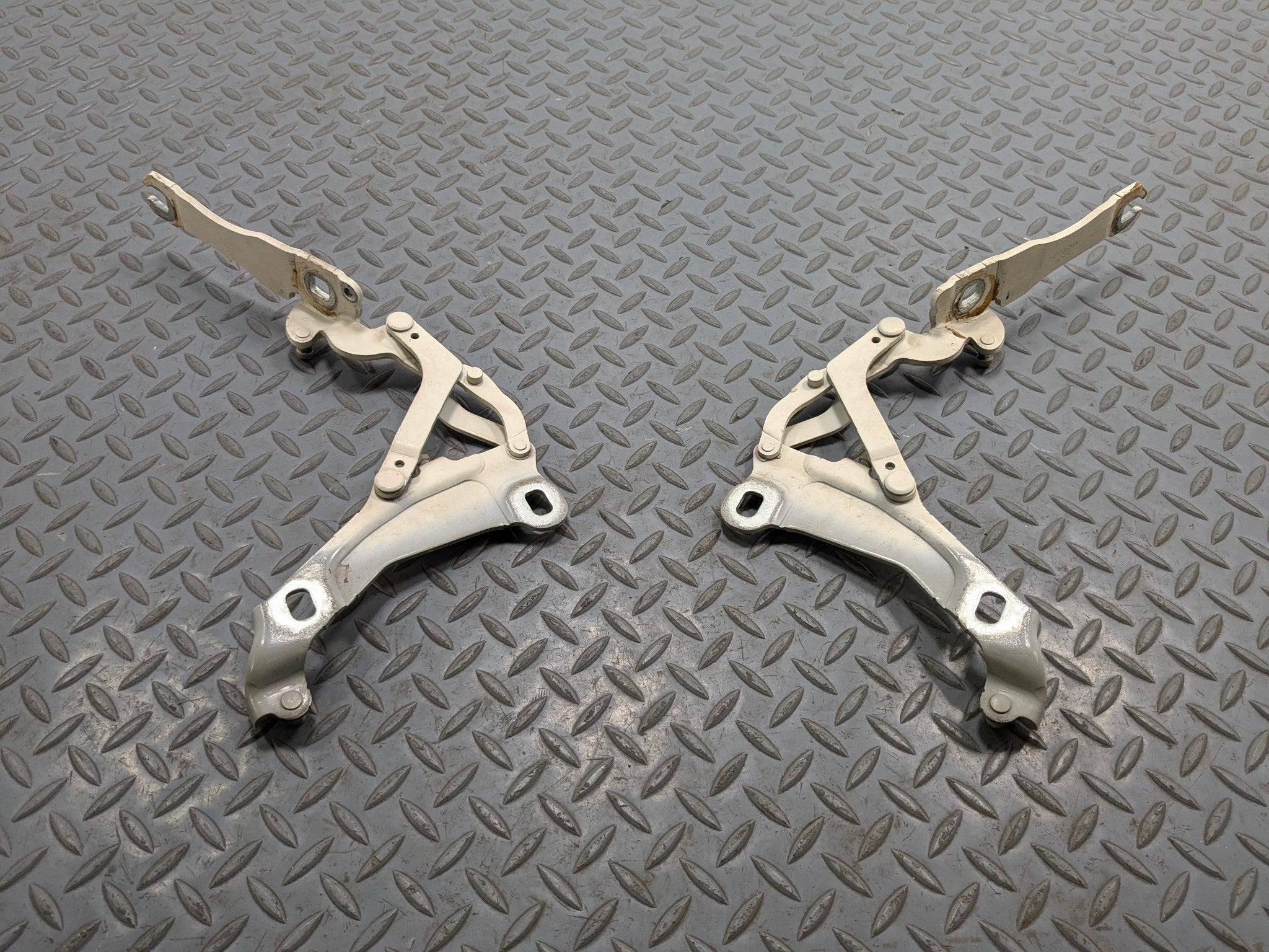 11 - 14 MINI COOPER CLUBMAN OEM HOOD BONNET HINGE SET FRONT LEFT AND RIGHT SIDE