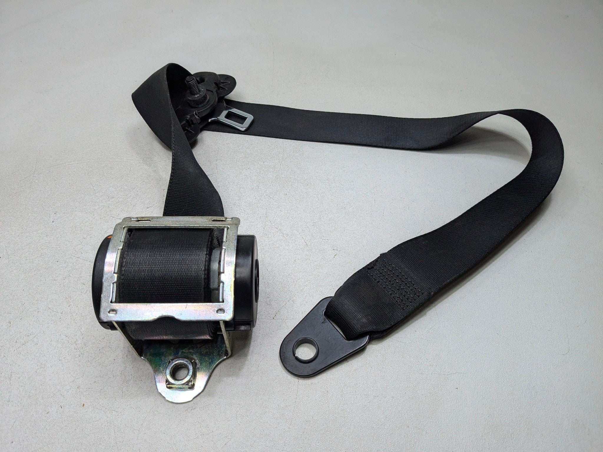 2011 - 2014 MINI COOPER CLUBMAN OEM SEAT BELT RETRACTOR FRONT LEFT DRIVER SIDE