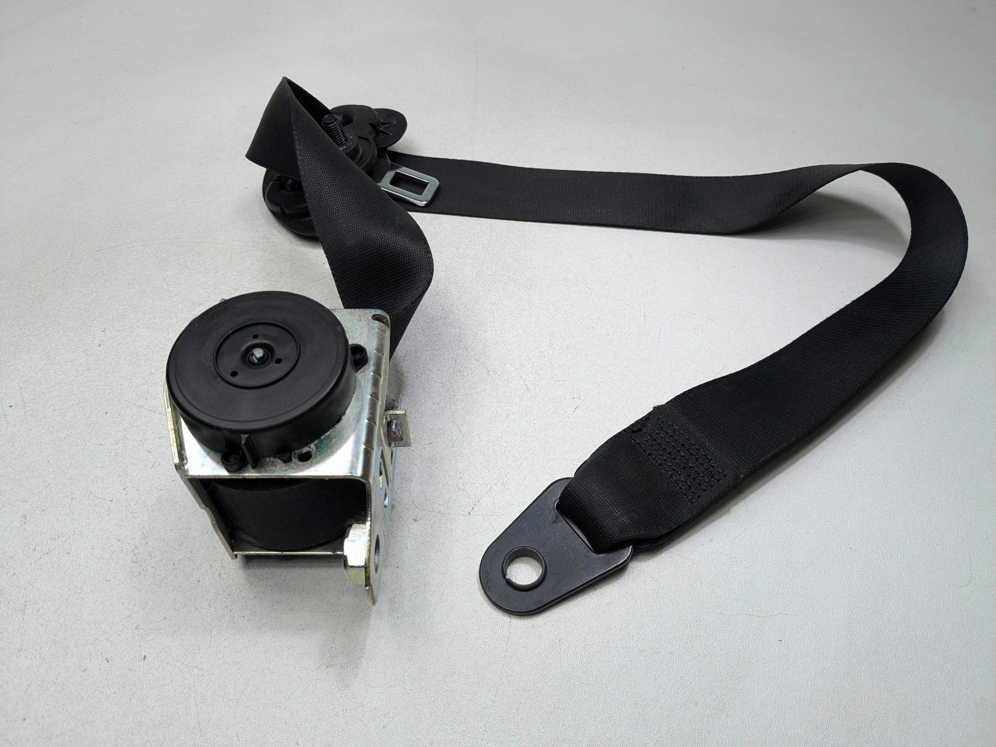 2011 - 2014 MINI COOPER CLUBMAN OEM SEAT BELT RETRACTOR FRONT LEFT DRIVER SIDE