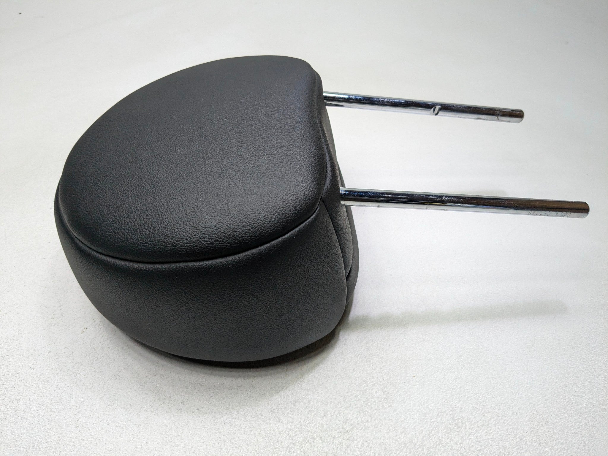 2011 - 2014 MINI COOPER CLUBMAN OEM SEAT HEADREST LEATHER BLACK FRONT RIGHT SIDE