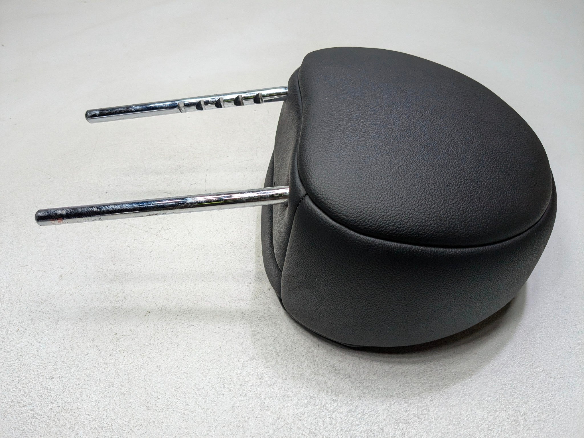 2011 - 2014 MINI COOPER CLUBMAN OEM SEAT HEADREST LEATHER BLACK FRONT RIGHT SIDE