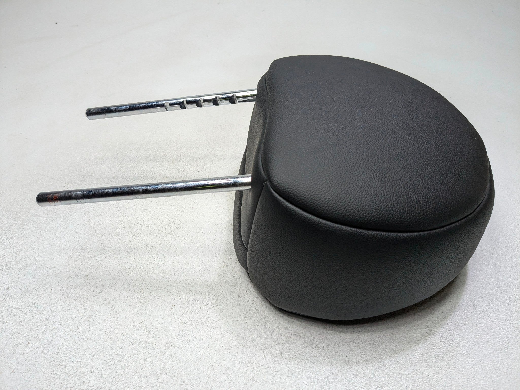 2011 - 2014 MINI COOPER CLUBMAN OEM SEAT HEADREST LEATHER BLACK FRONT LEFT SIDE