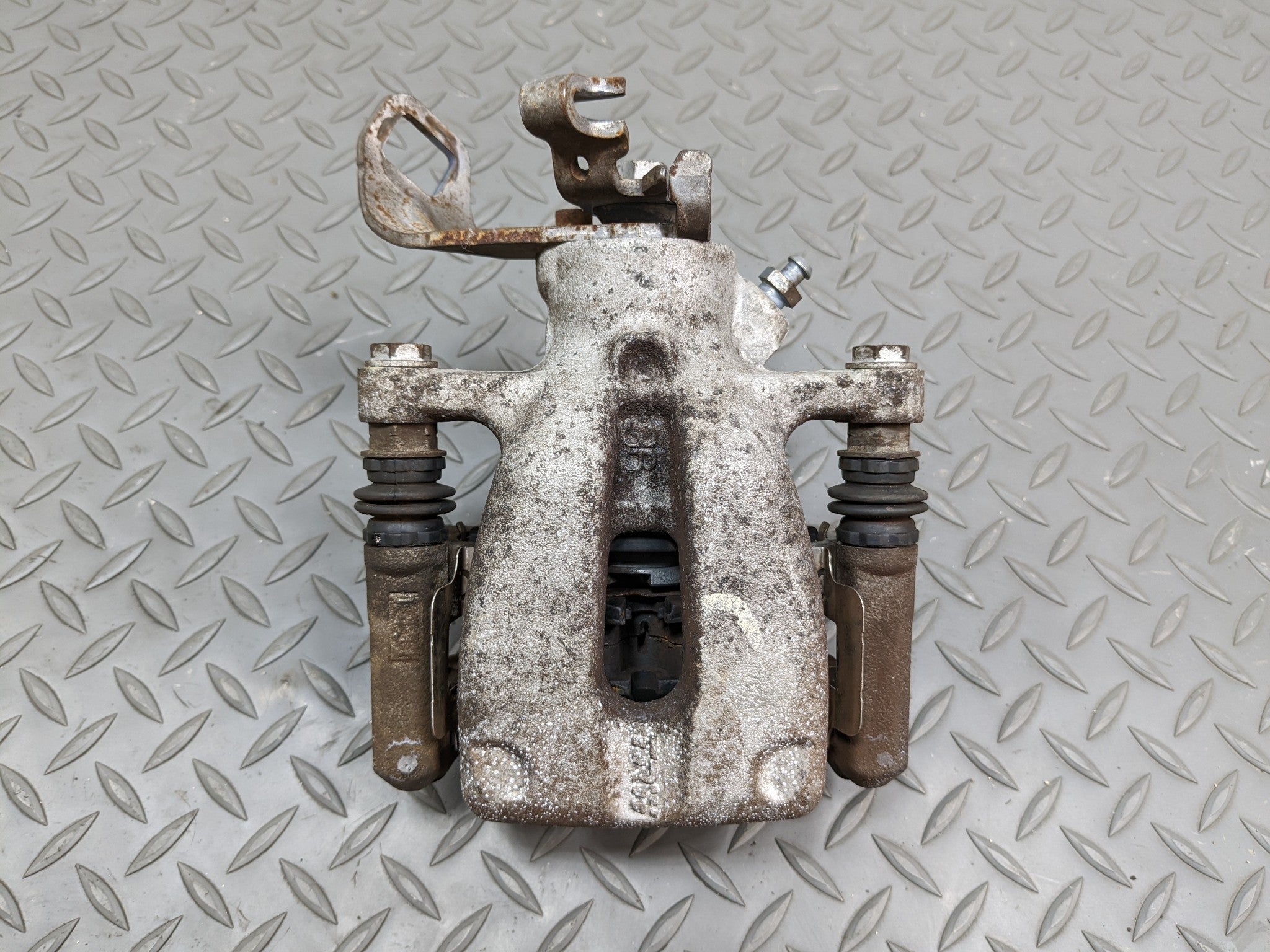 2011 - 2014 MINI COOPER CLUBMAN OEM BRAKE CALIPER REAR RIGHT PASSENGER SIDE