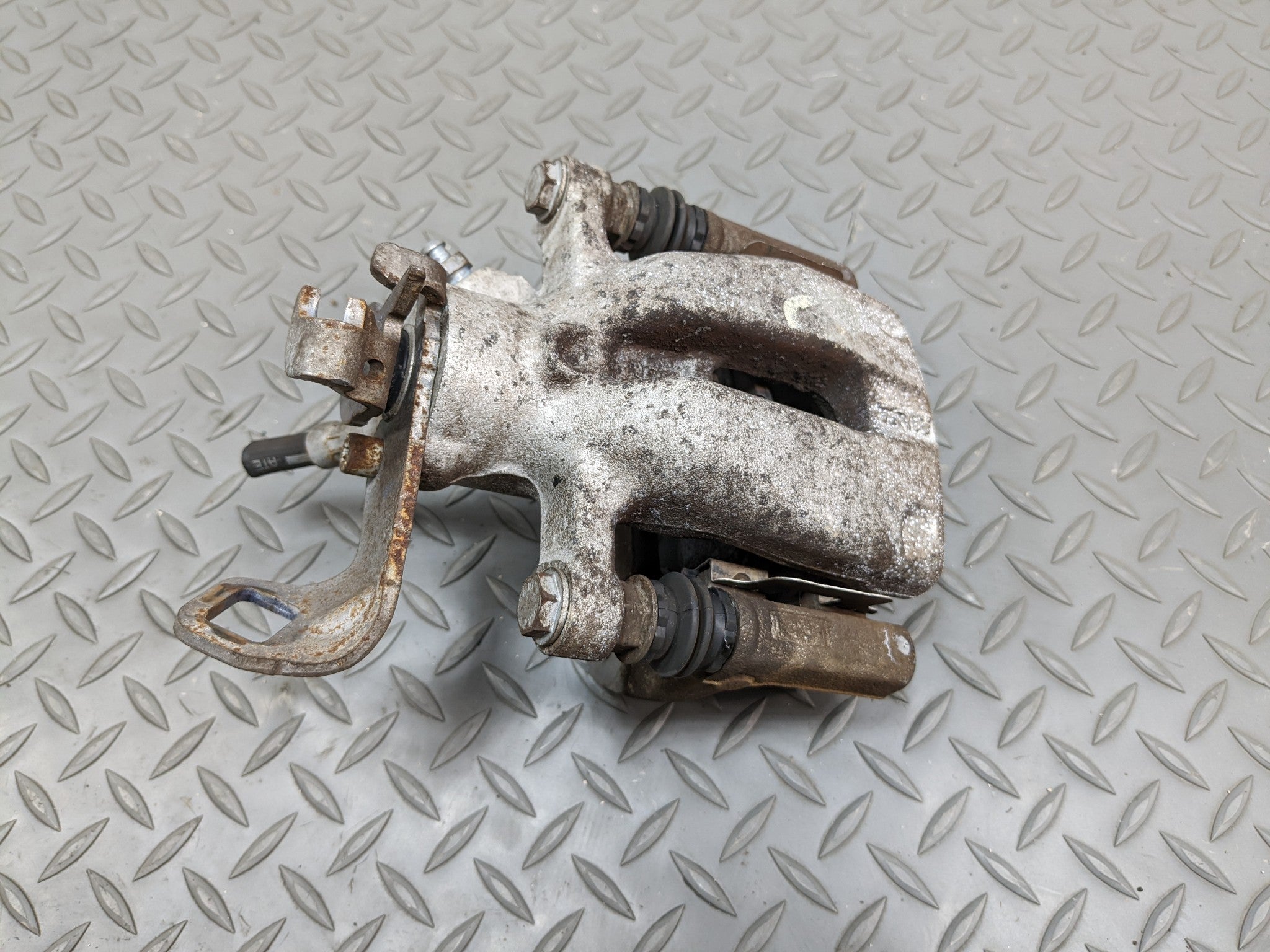 2011 - 2014 MINI COOPER CLUBMAN OEM BRAKE CALIPER REAR RIGHT PASSENGER SIDE