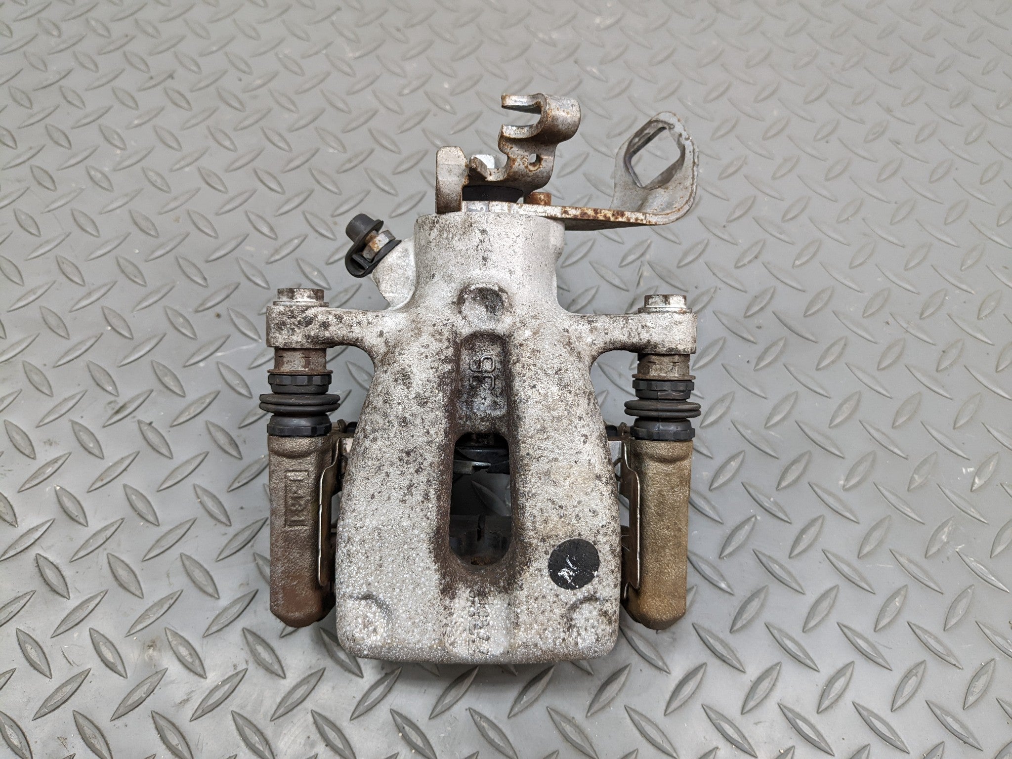 2011 - 2014 MINI COOPER CLUBMAN OEM BRAKE CALIPER REAR LEFT DRIVER SIDE