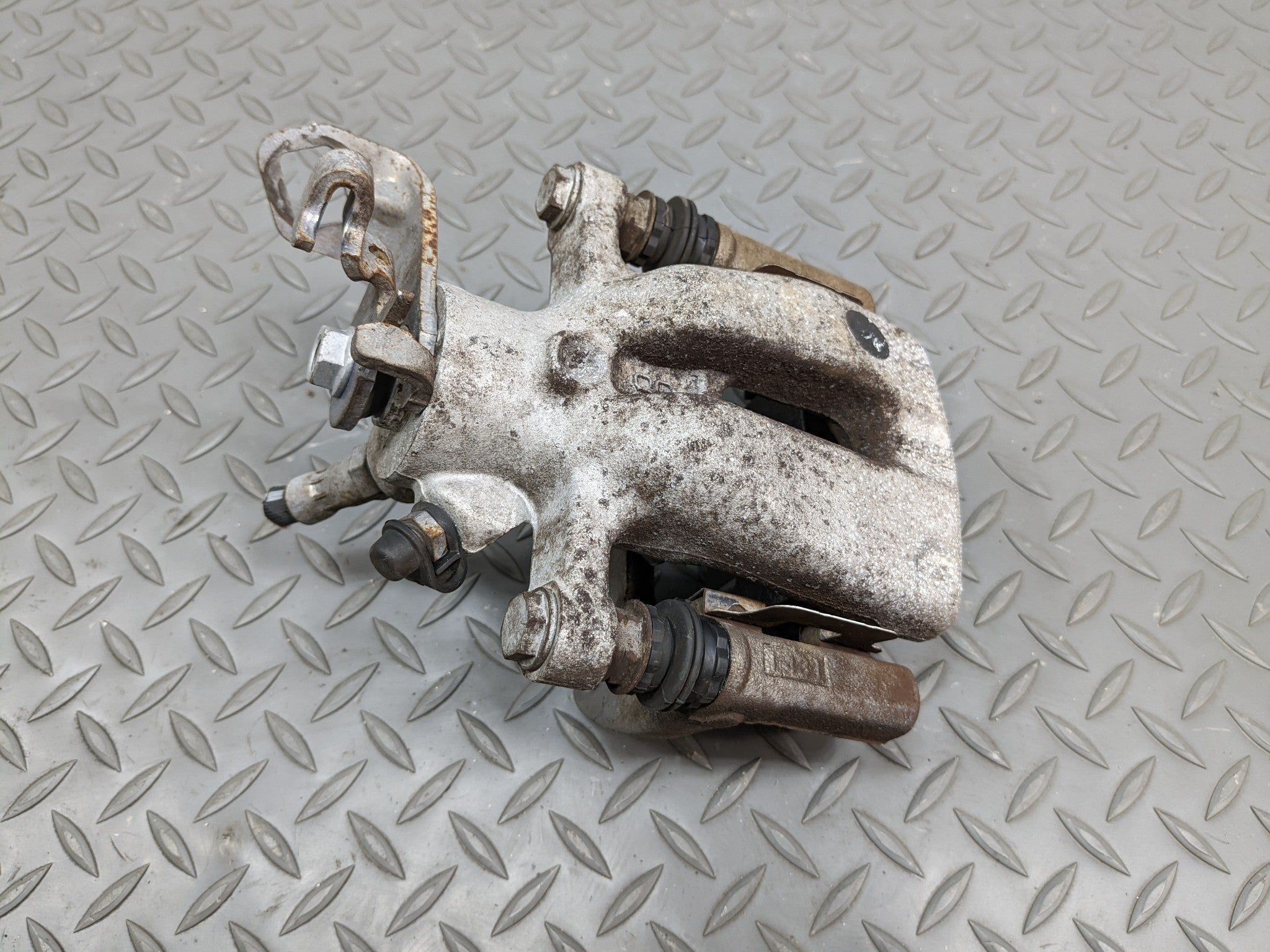 2011 - 2014 MINI COOPER CLUBMAN OEM BRAKE CALIPER REAR LEFT DRIVER SIDE
