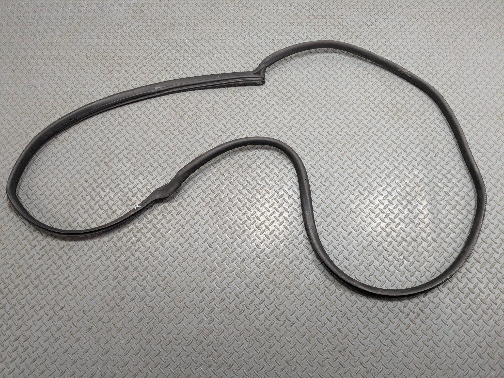 2011 - 2014 MINI COOPER CLUBMAN OEM DOOR SEAL WEATHER STRIPPING FRONT RIGHT SIDE