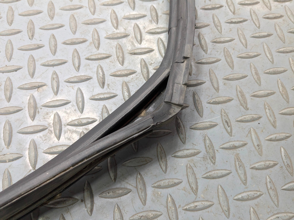 2011 - 2014 MINI COOPER CLUBMAN OEM DOOR SEAL WEATHER STRIPPING FRONT RIGHT SIDE