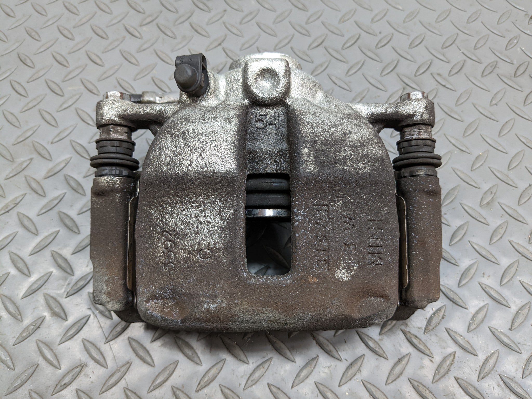 11 - 14 MINI COOPER CLUBMAN OEM BRAKE CALIPER BASE FRONT RIGHT PASSENGER SIDE