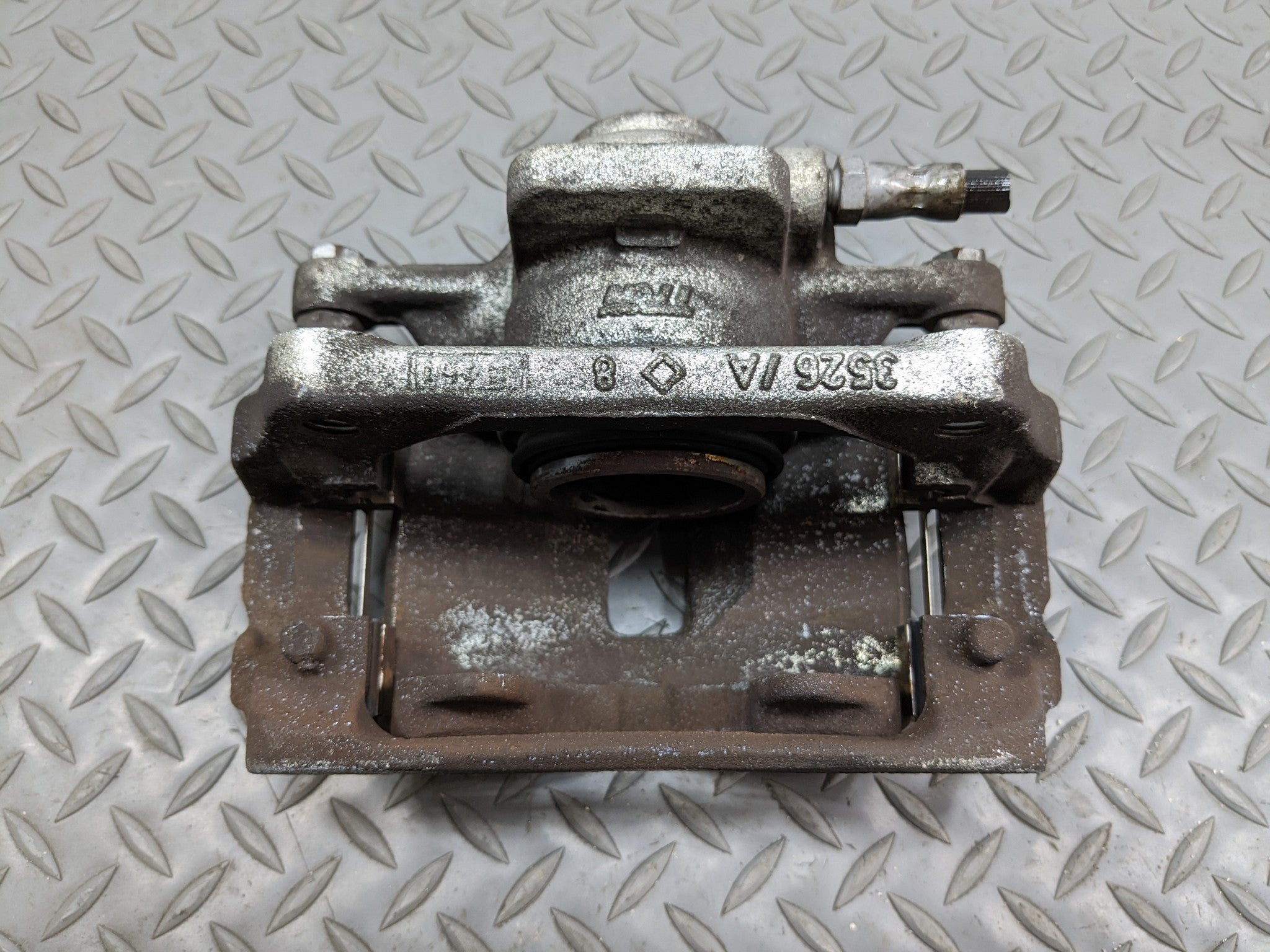 11 - 14 MINI COOPER CLUBMAN OEM BRAKE CALIPER BASE FRONT RIGHT PASSENGER SIDE