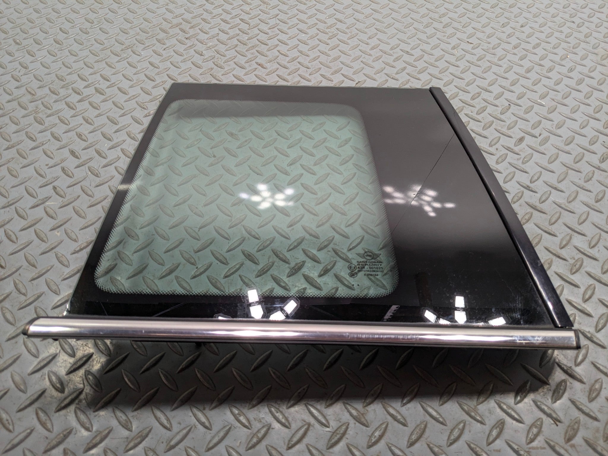 11 - 14 MINI COOPER CLUBMAN OEM QUARTER WINDOW GLASS REAR RIGHT PASSENGER SIDE