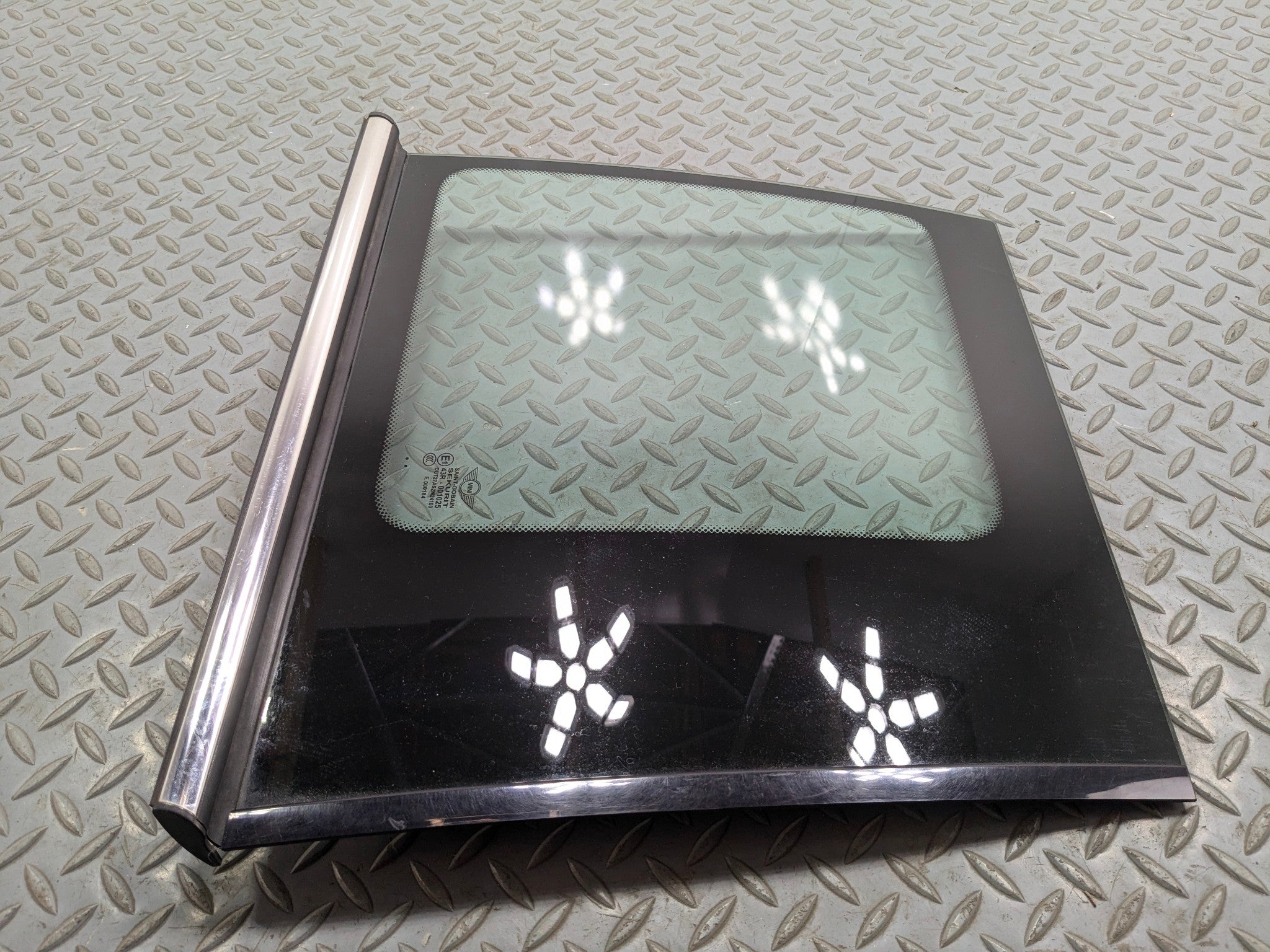 11 - 14 MINI COOPER CLUBMAN OEM QUARTER WINDOW GLASS REAR RIGHT PASSENGER SIDE