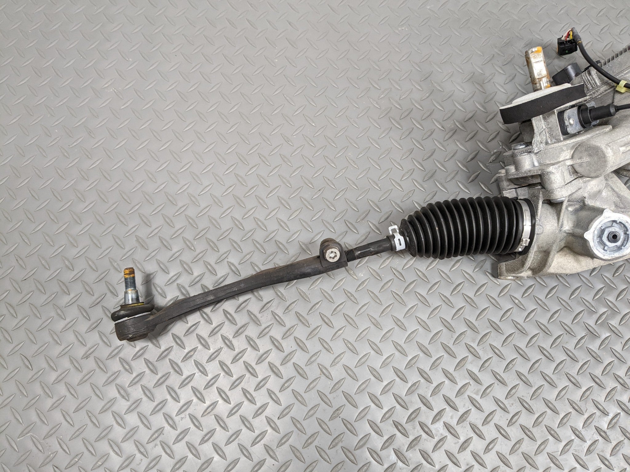 2011 - 2014 MINI COOPER CLUBMAN OEM POWER STEERING GEAR RACK AND PINION ASSEMBLY