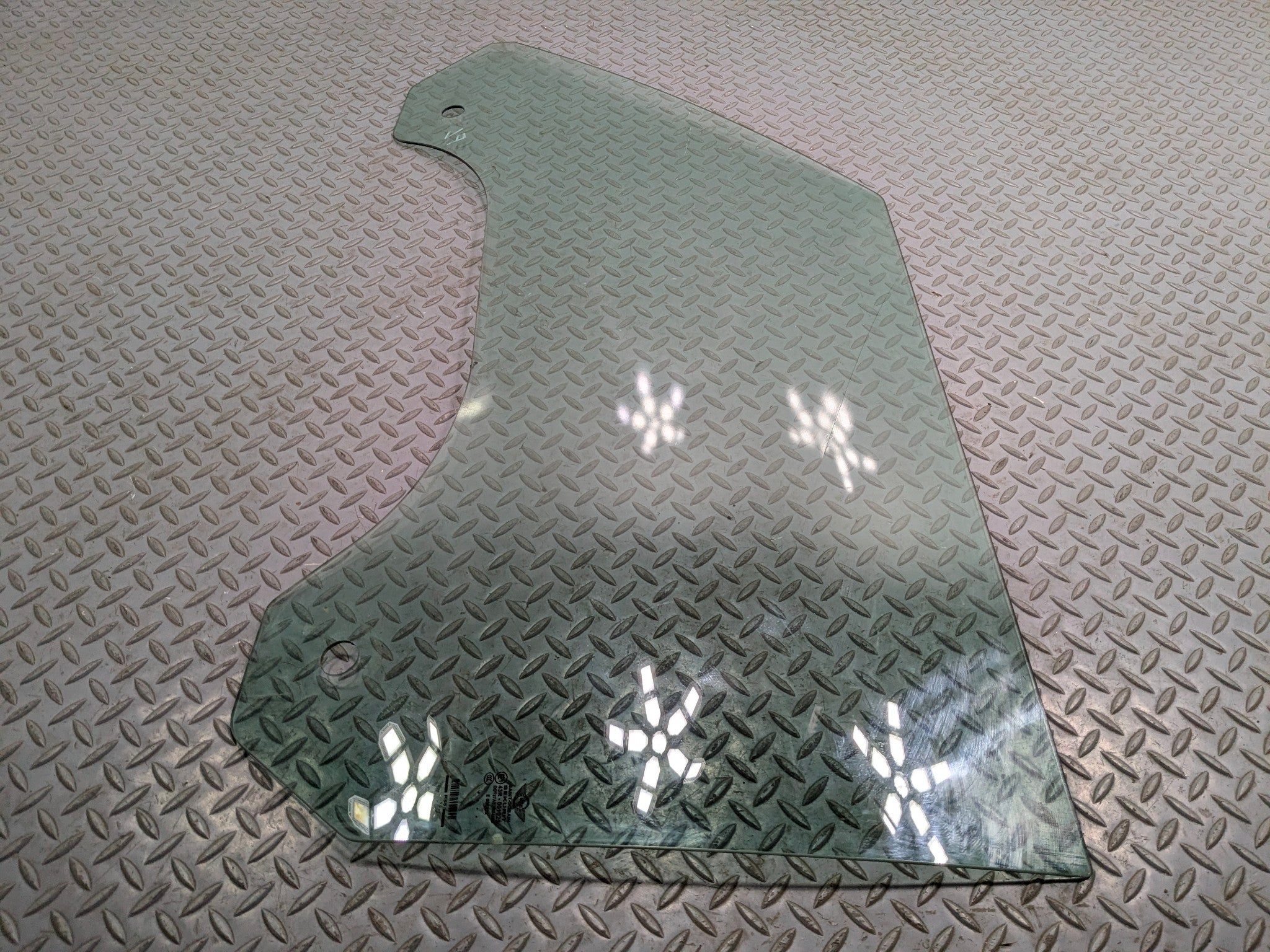2011 - 2014 MINI COOPER CLUBMAN OEM DOOR WINDOW GLASS FRONT LEFT DRIVER SIDE